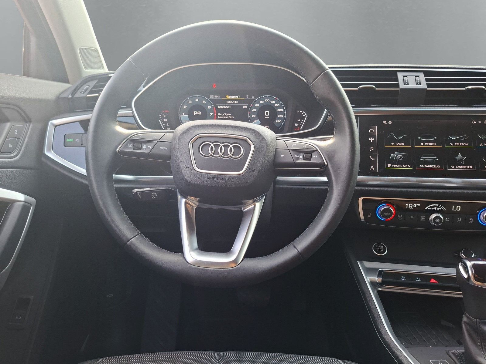 Fahrzeugabbildung Audi Q3 40 TFSI quattro S line DSG Pano MMI Navi