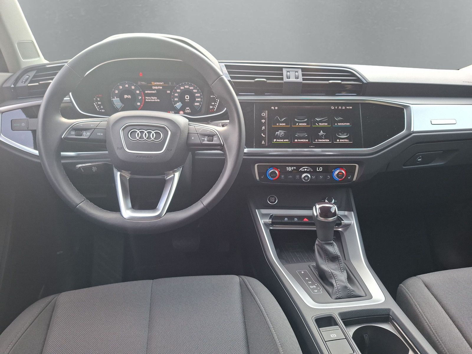 Fahrzeugabbildung Audi Q3 40 TFSI quattro S line DSG Pano MMI Navi