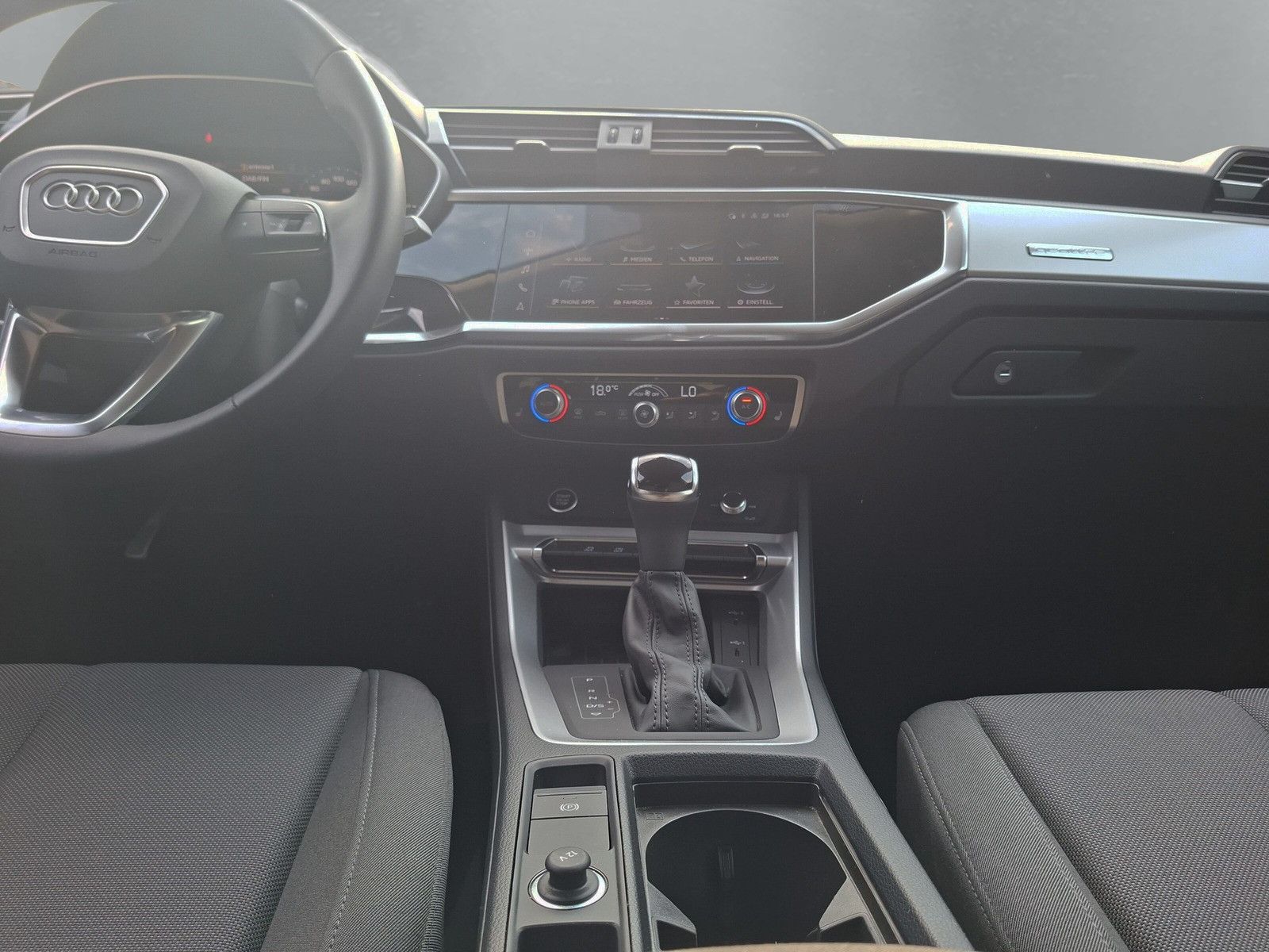 Fahrzeugabbildung Audi Q3 40 TFSI quattro S line DSG Pano MMI Navi