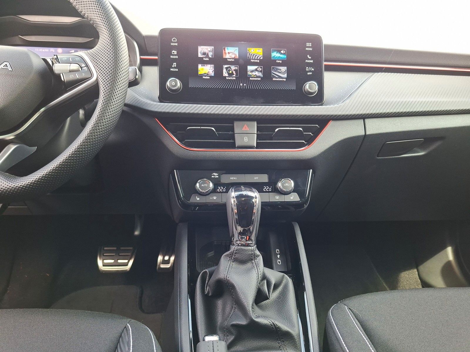 Fahrzeugabbildung SKODA Kamiq 1.5TSI Monte Carlo 18" eHeck AHK ACC Side