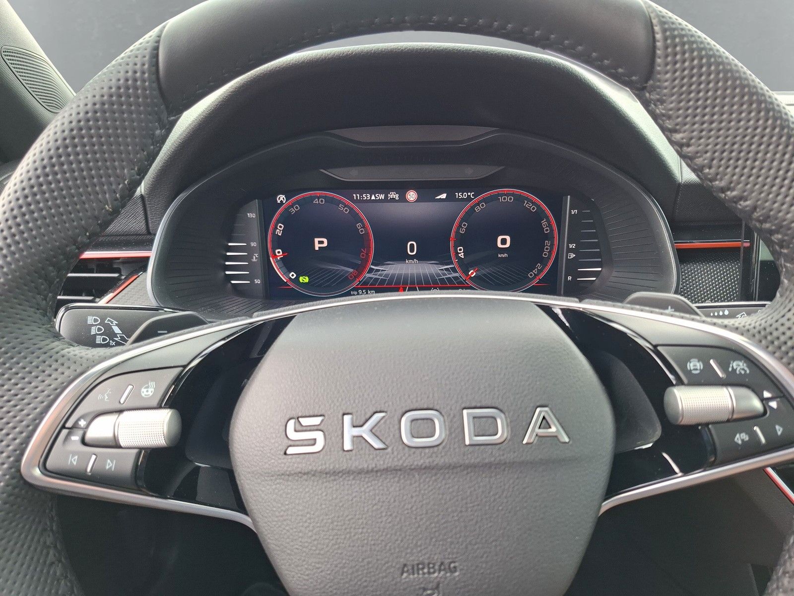 Fahrzeugabbildung SKODA Kamiq 1.5TSI Monte Carlo 18" eHeck AHK ACC Side