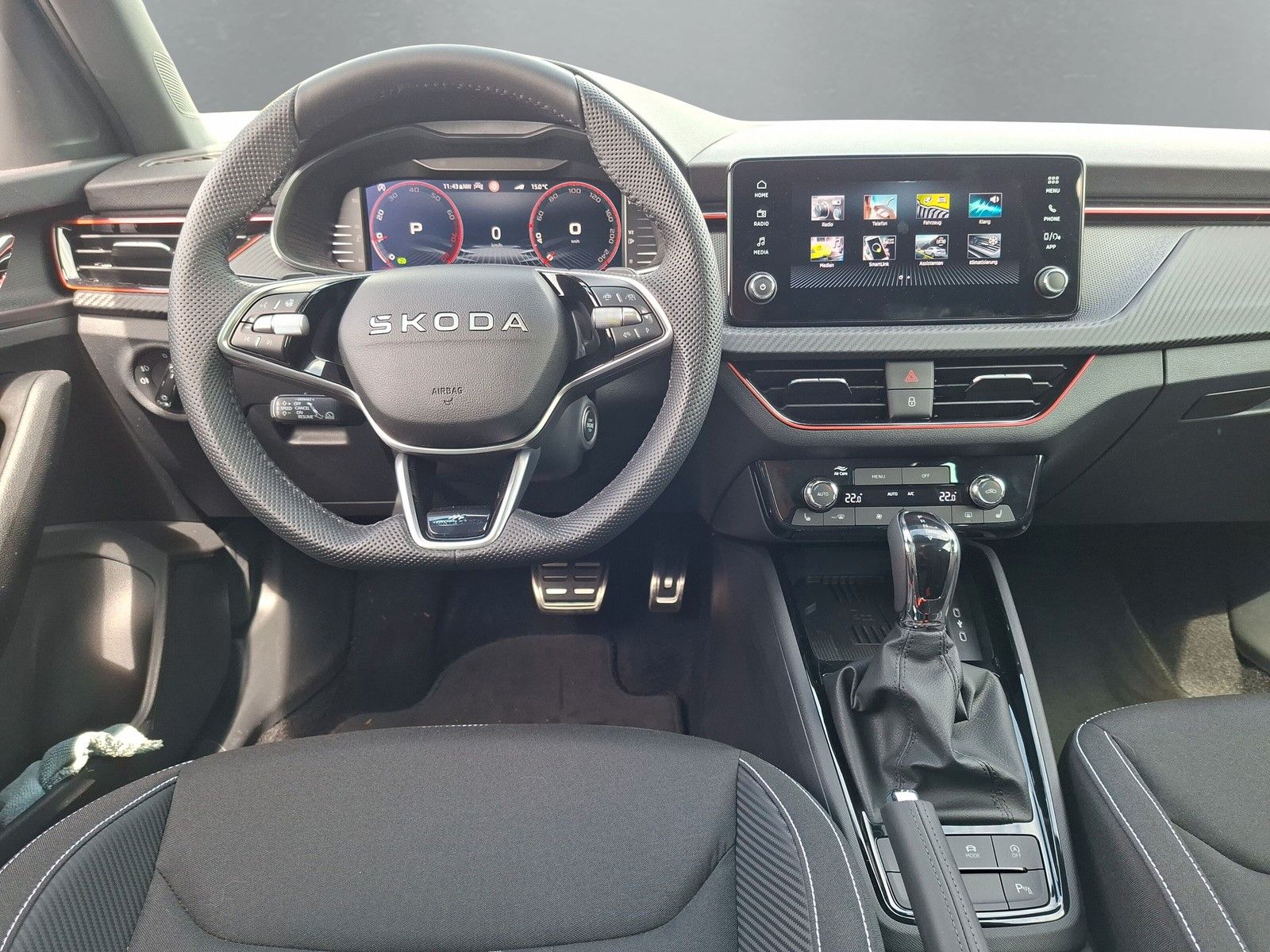 Fahrzeugabbildung SKODA Kamiq 1.5TSI Monte Carlo 18"eHeck AHK ACC Side