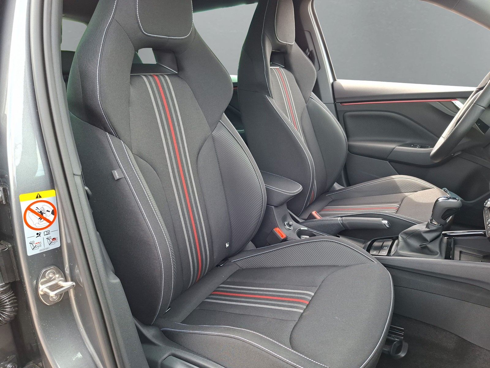 Fahrzeugabbildung SKODA Kamiq 1.5TSI Monte Carlo 18"eHeck AHK ACC Side