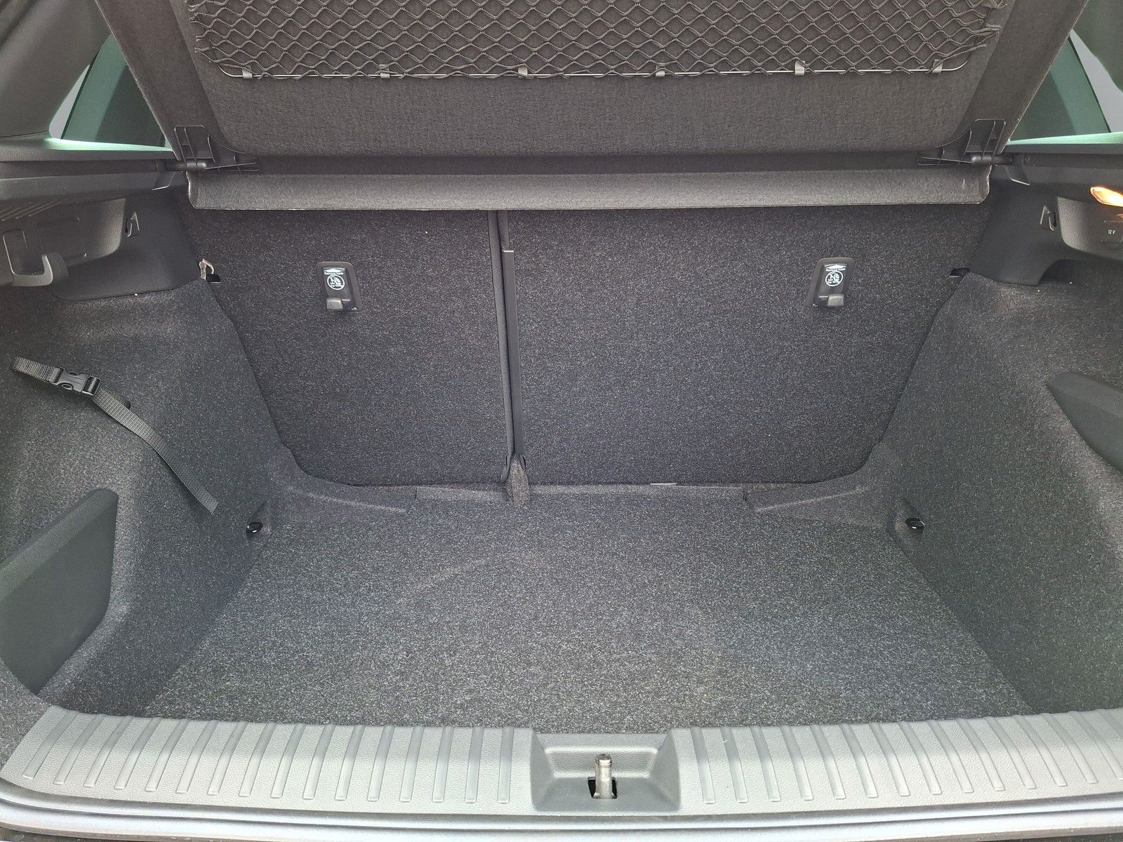 Fahrzeugabbildung SKODA Kamiq 1.5TSI Monte Carlo 18"eHeck AHK ACC Side