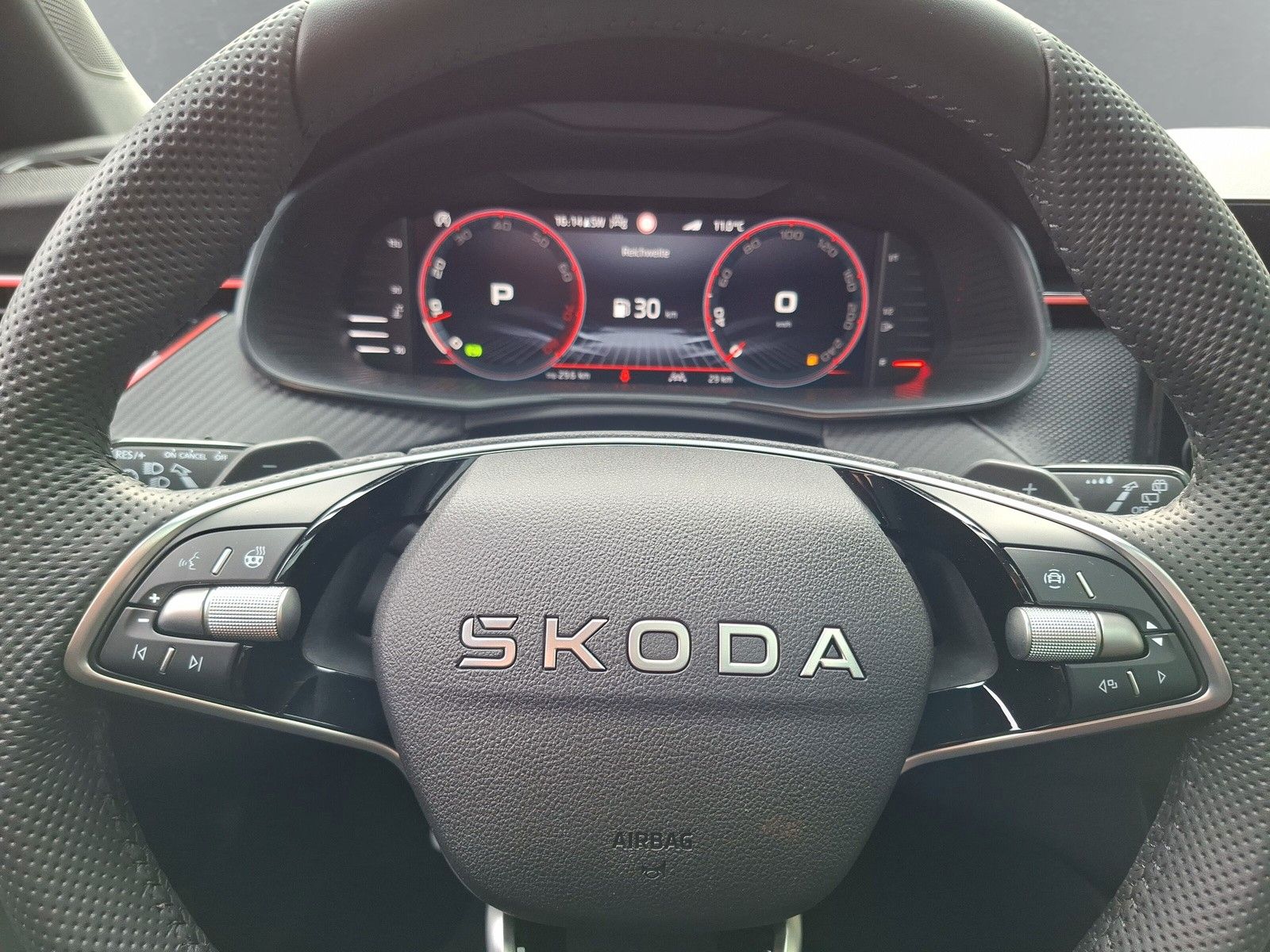 Fahrzeugabbildung SKODA Kamiq 1.5TSI Monte Carlo 18"eHeck AHK ACC Side
