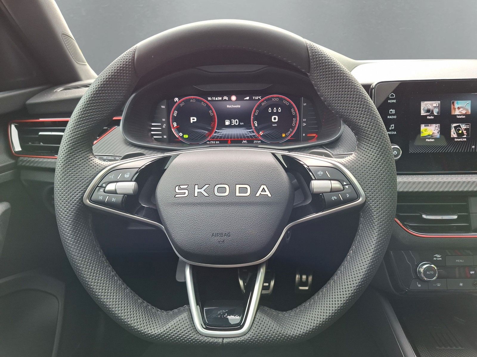 Fahrzeugabbildung SKODA Kamiq 1.5TSI Monte Carlo 18"eHeck AHK ACC Side
