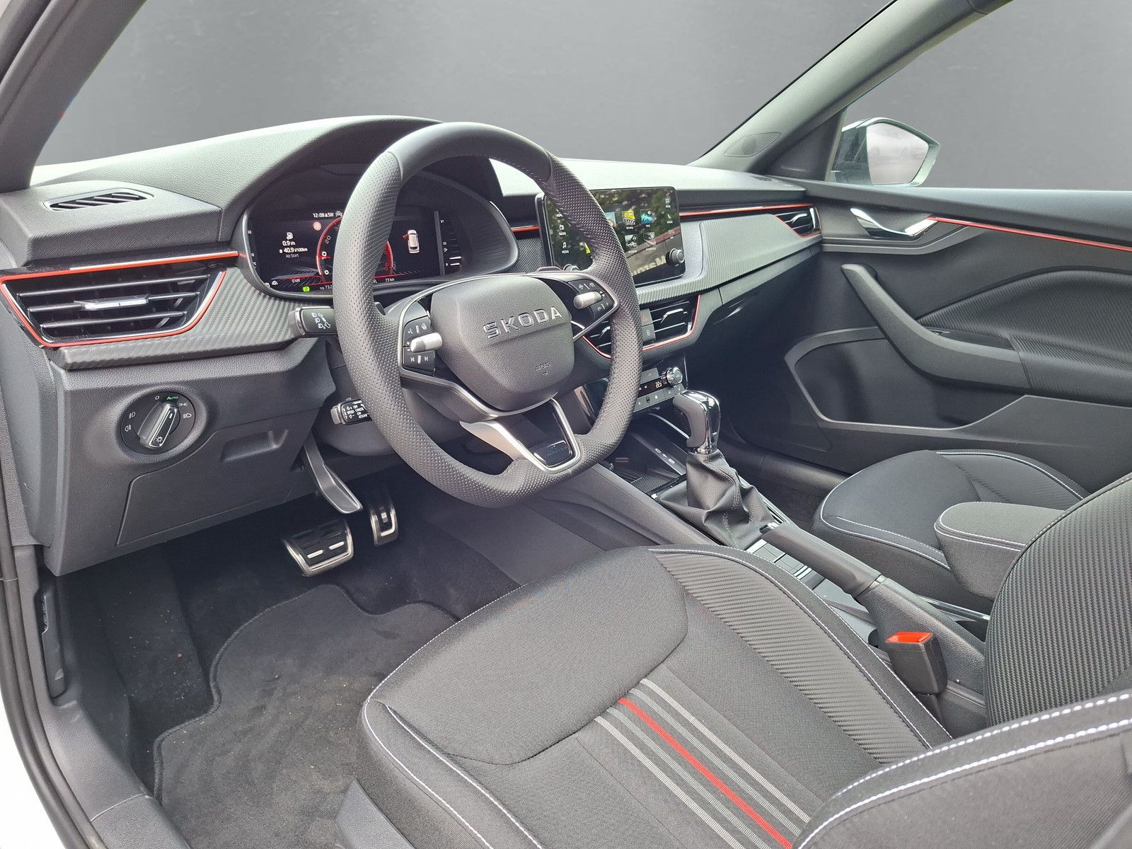 Fahrzeugabbildung SKODA Kamiq 1.5TSI Monte Carlo Pano 18"eHeck AHK 4 J.G