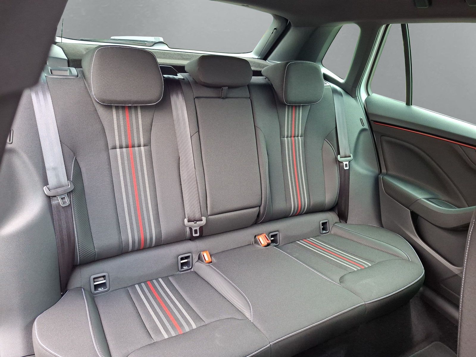 Fahrzeugabbildung SKODA Kamiq 1.5TSI Monte Carlo Pano 18"eHeck AHK 4 J.G