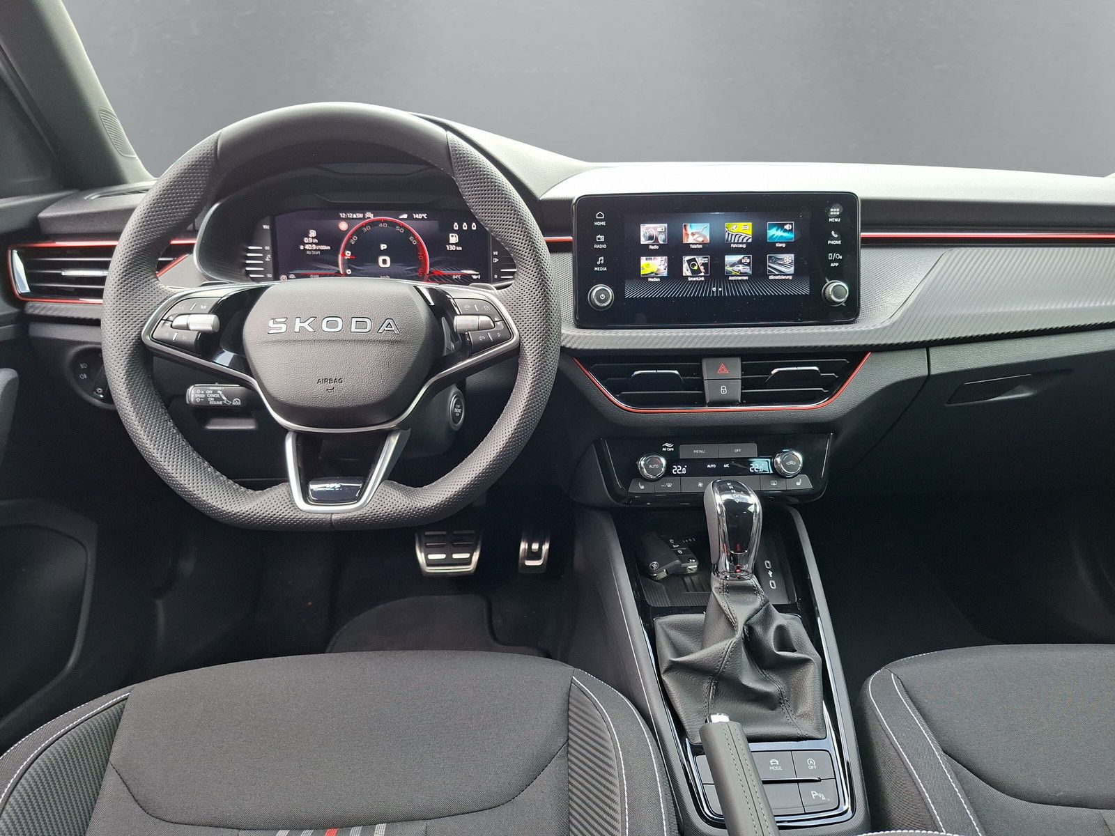 Fahrzeugabbildung SKODA Kamiq 1.5TSI Monte Carlo Pano 18"eHeck AHK 4 J.G