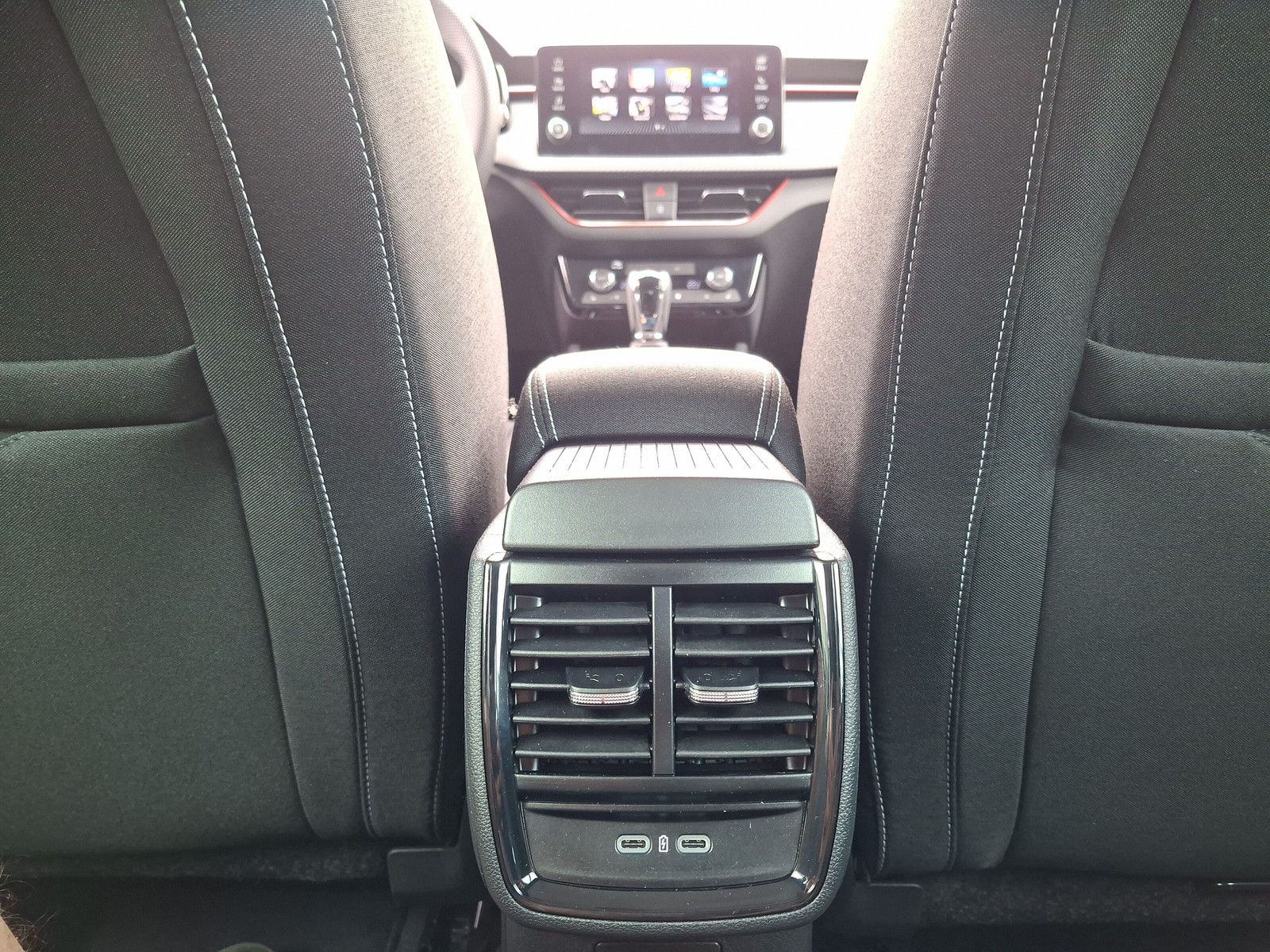 Fahrzeugabbildung SKODA Kamiq 1.5TSI Monte Carlo Pano 18"eHeck AHK 4 J.G