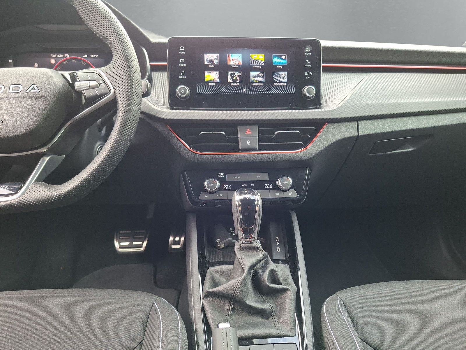 Fahrzeugabbildung SKODA Kamiq 1.5TSI Monte Carlo Pano 18"eHeck AHK 4 J.G