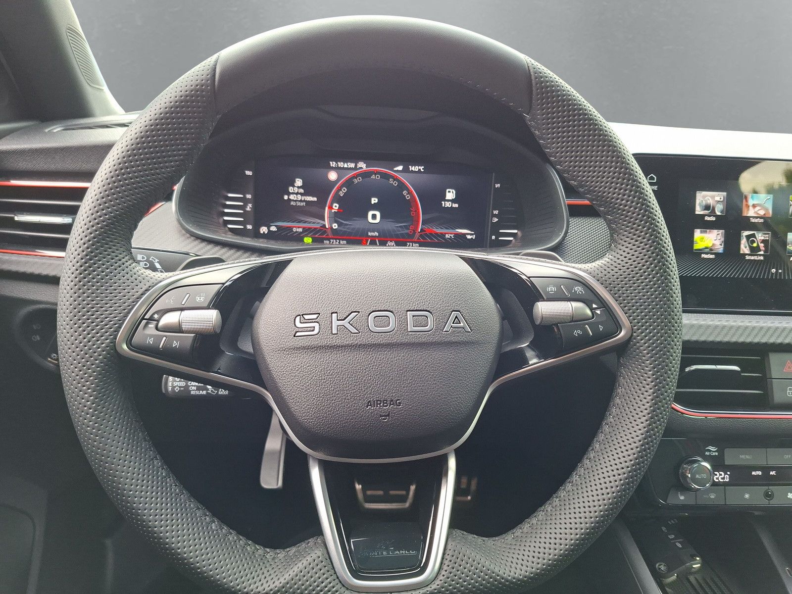 Fahrzeugabbildung SKODA Kamiq 1.5TSI Monte Carlo Pano 18"eHeck AHK 4 J.G