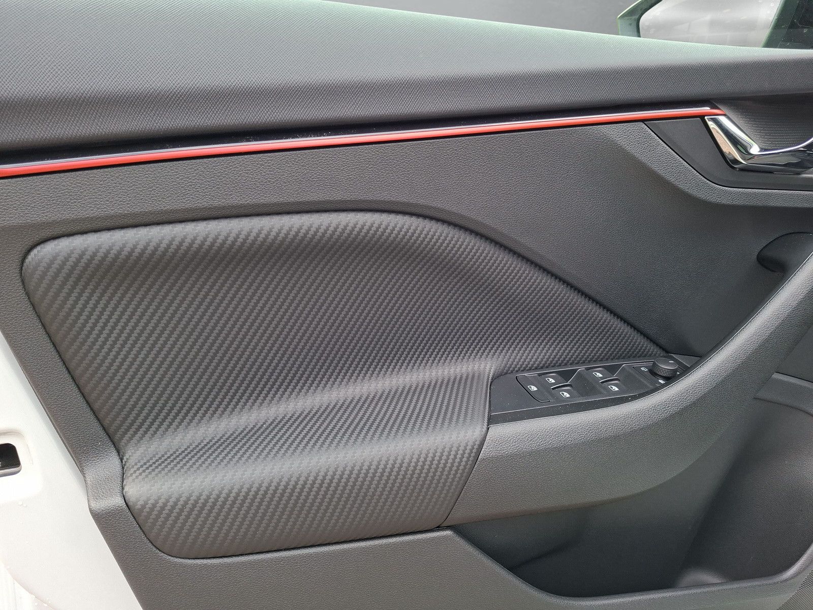 Fahrzeugabbildung SKODA Kamiq 1.5TSI Monte Carlo Pano 18"eHeck AHK 4 J.G