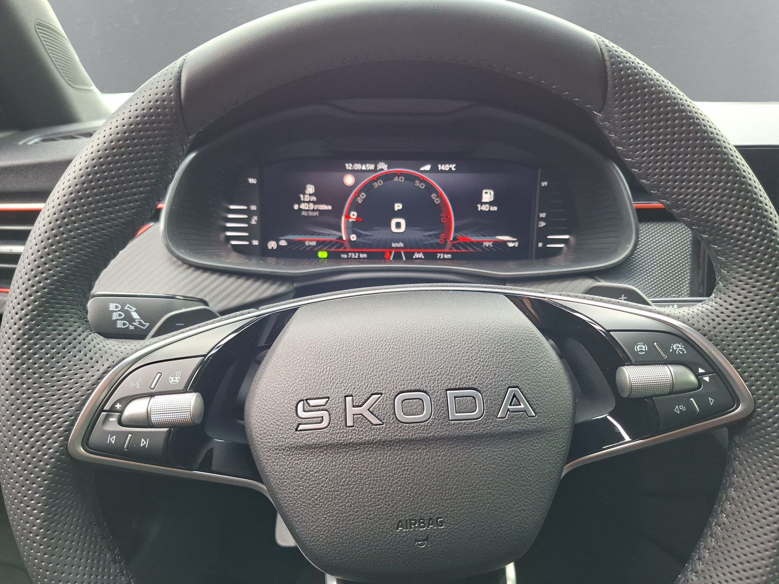 Fahrzeugabbildung SKODA Kamiq 1.5TSI Monte Carlo Pano 18"eHeck AHK 4 J.G