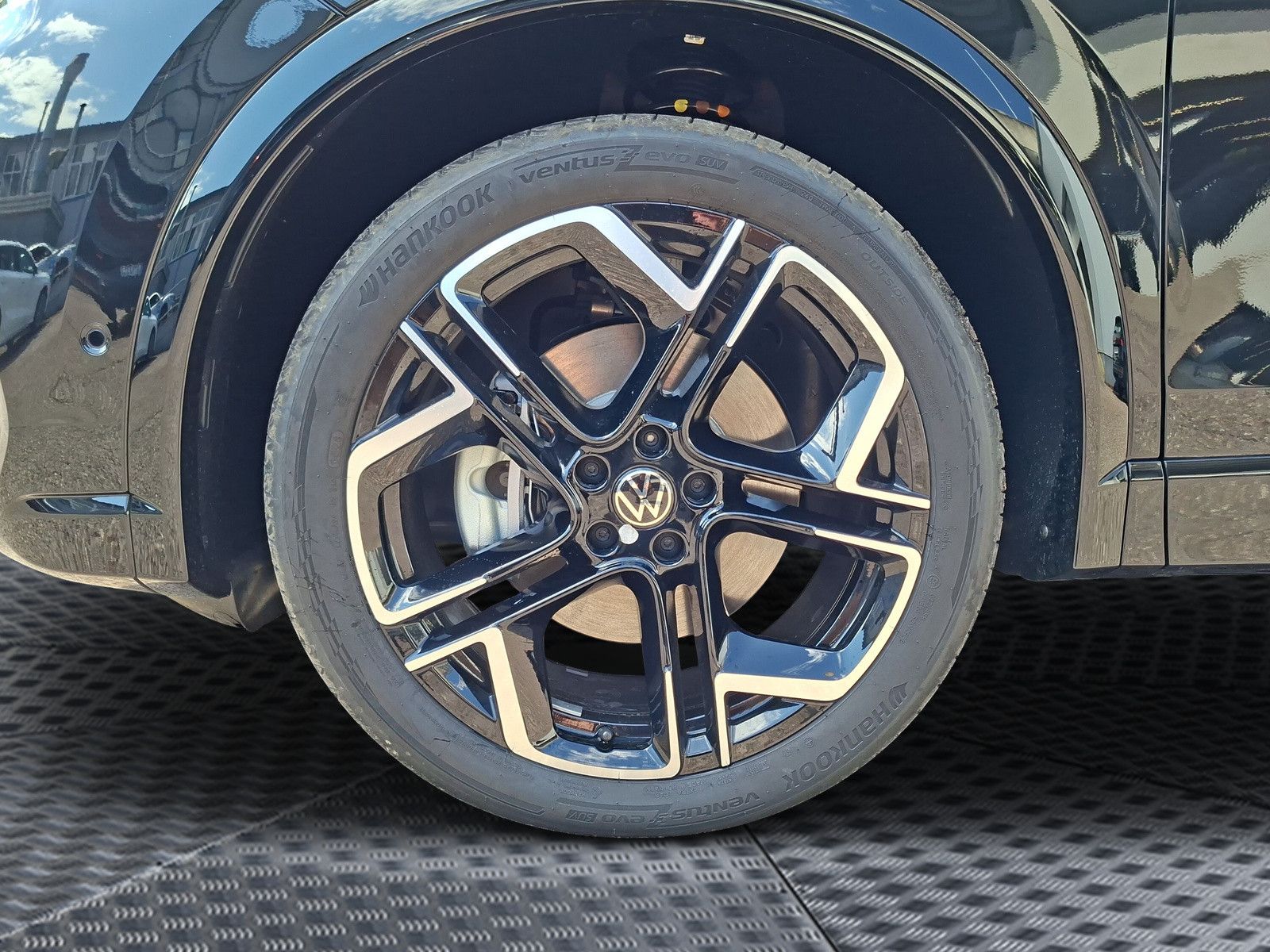 Fahrzeugabbildung Volkswagen Tiguan 2.0TDI 4mot 20" Pano AHK Headup DCC Plus
