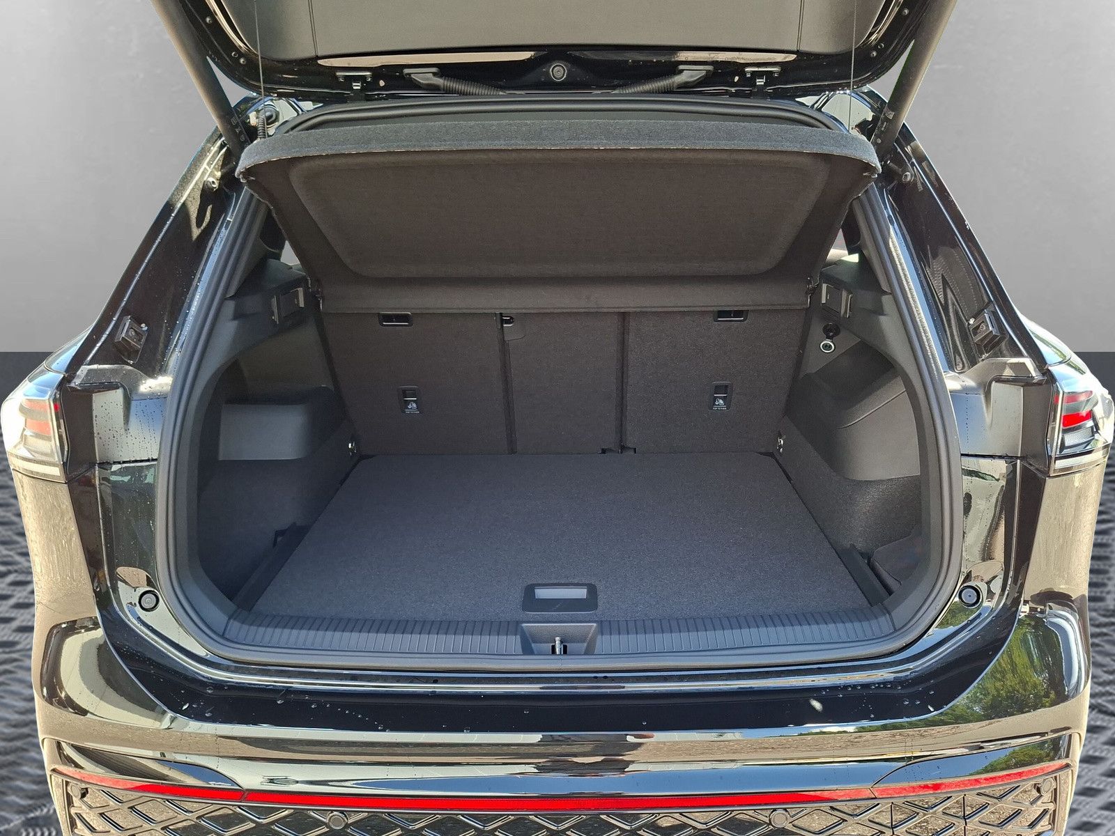 Fahrzeugabbildung Volkswagen Tiguan 2.0TDI 4mot 20" Pano AHK Headup DCC Plus