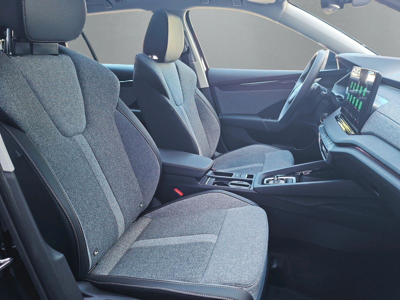 Fahrzeugabbildung SKODA Octavia Combi 1.5TSI eHeck ACC AHK 5J.Gar.Side