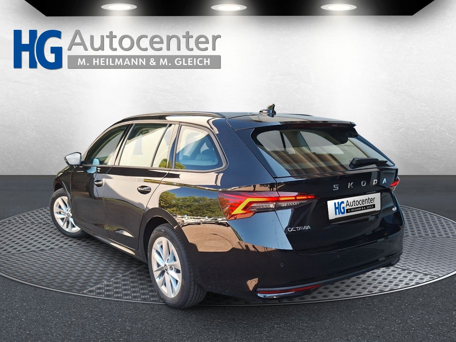 Fahrzeugabbildung SKODA Octavia Combi 1.5TSI eHeck ACC AHK 5J.Gar.Side