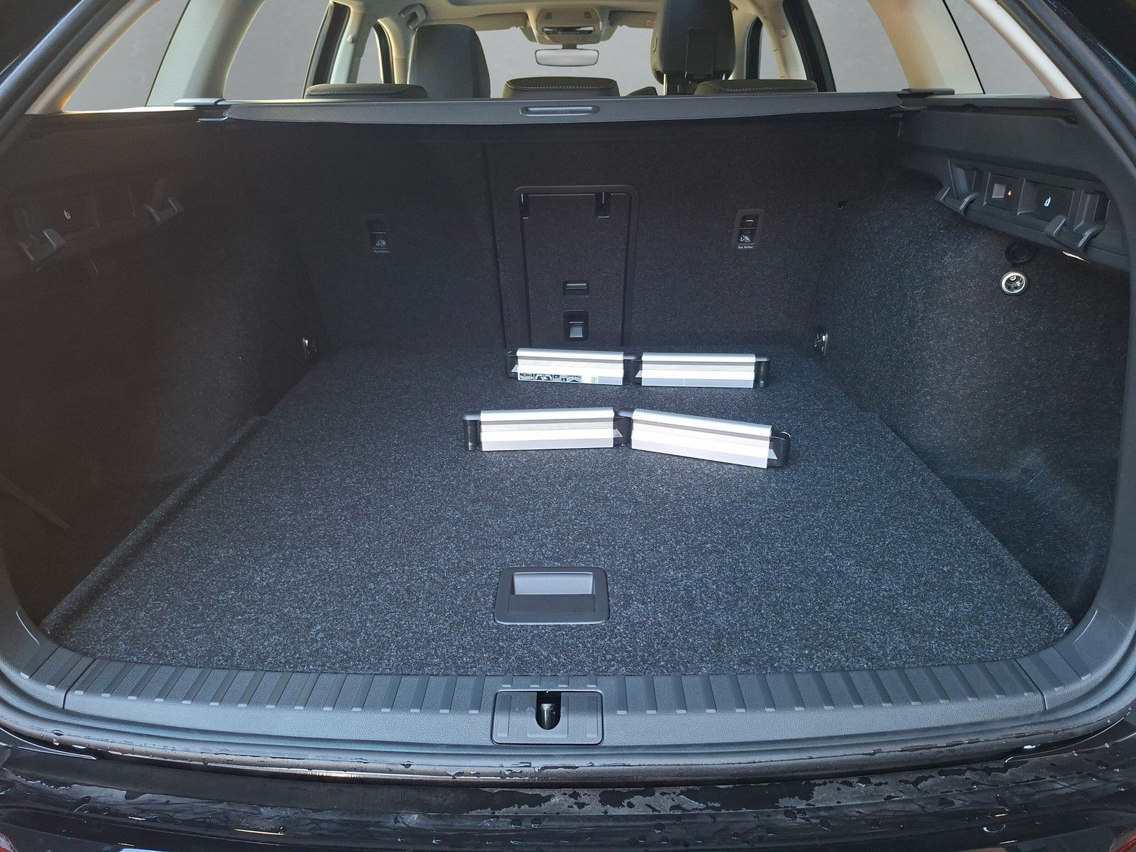 Fahrzeugabbildung SKODA Octavia Combi 1.5TSI eHeck ACC AHK 5J.Gar.Side
