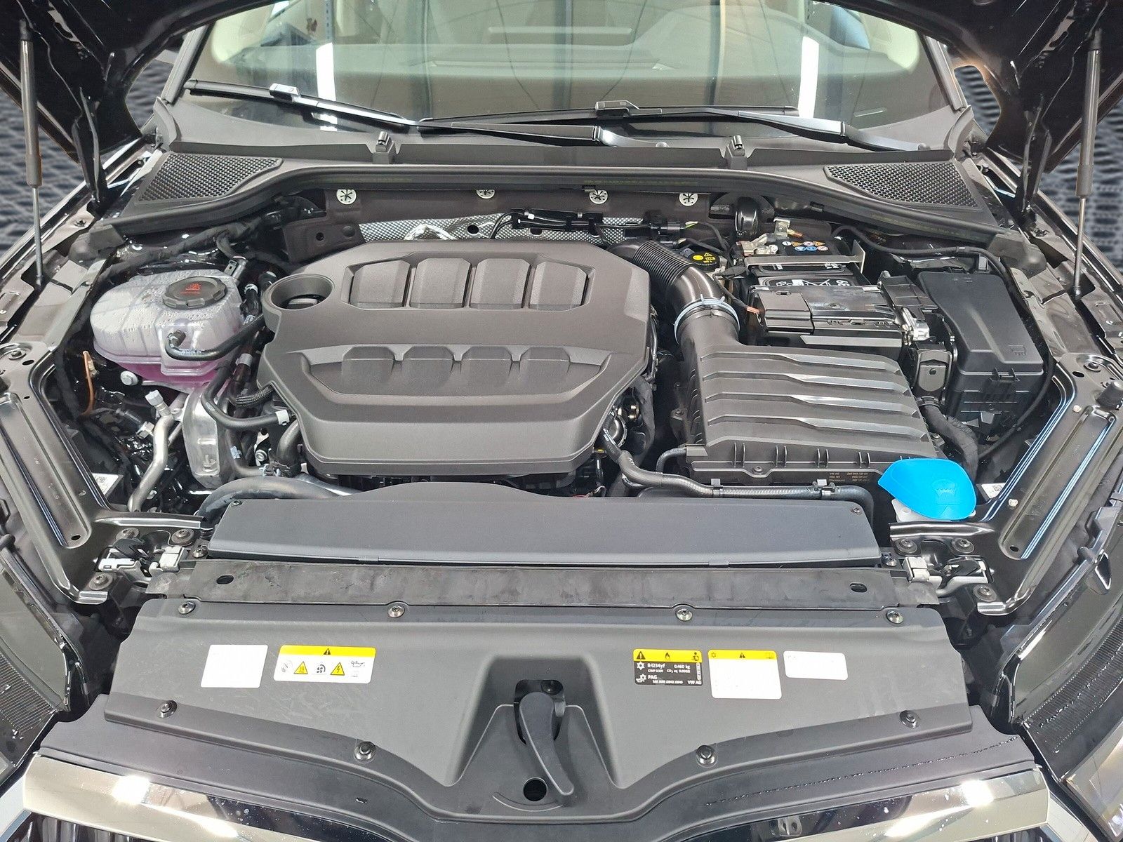 Fahrzeugabbildung SKODA Octavia Combi 1.5TSI eHeck ACC AHK 5J.Gar.Side