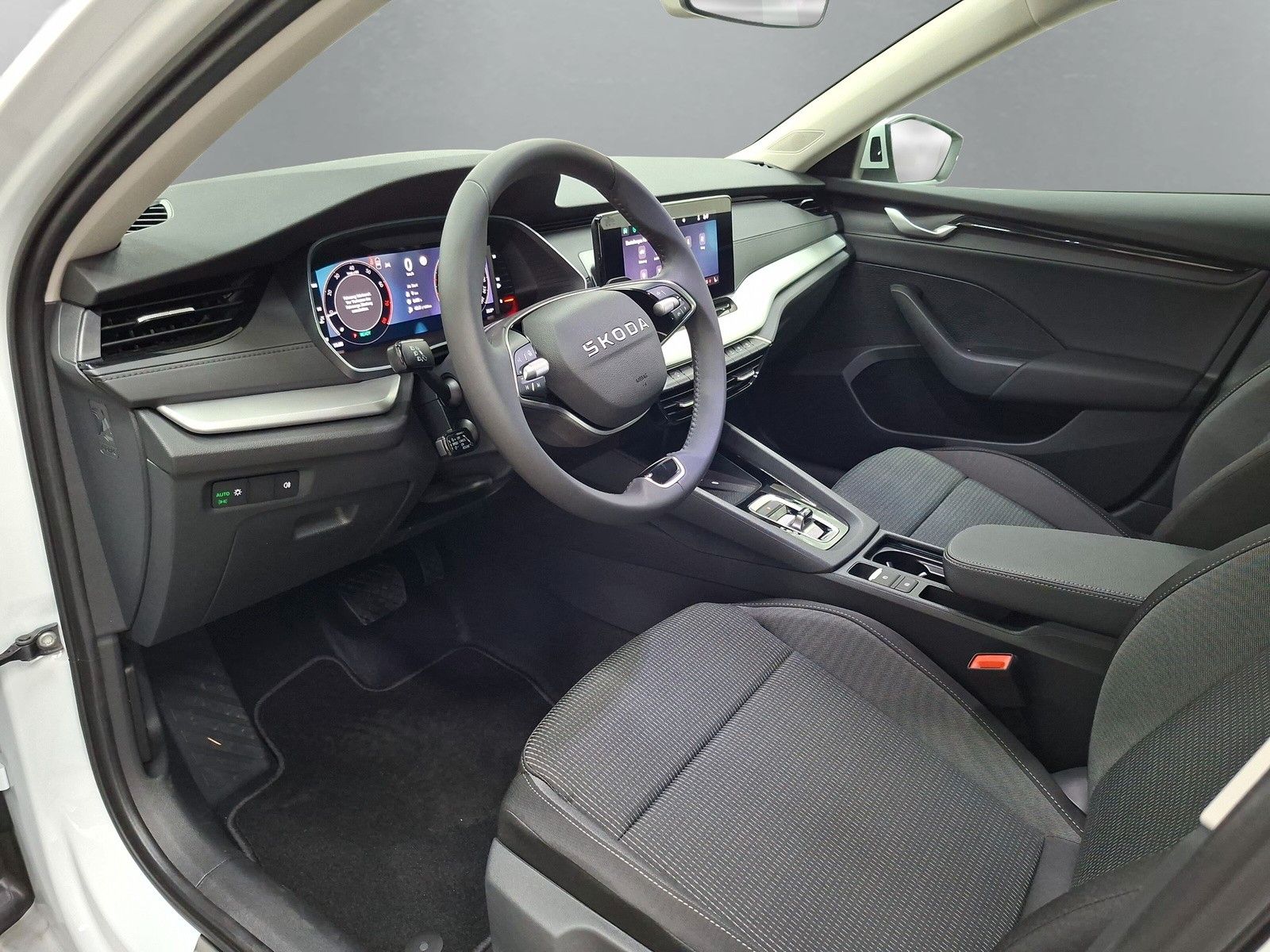 Fahrzeugabbildung SKODA Octavia Combi 1.5TSI eHeck ACC AHK 5J.Gar.Side