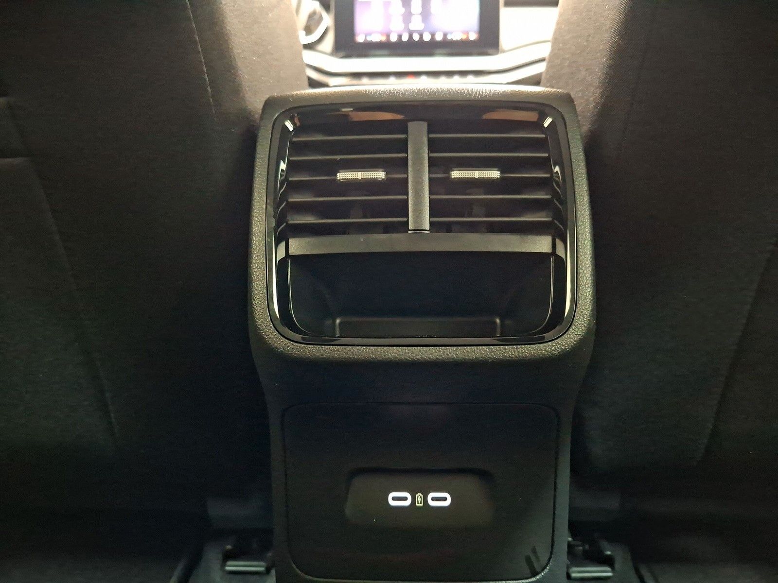 Fahrzeugabbildung SKODA Octavia Combi 1.5TSI eHeck ACC AHK 5J.Gar.Side