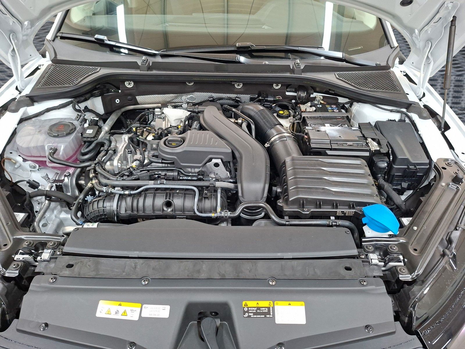 Fahrzeugabbildung SKODA Octavia Combi 1.5TSI eHeck ACC AHK 5J.Gar.Side