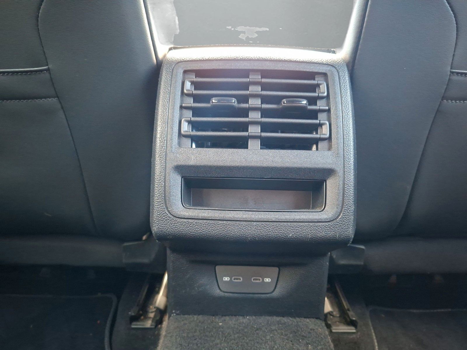 Fahrzeugabbildung Volkswagen Golf VIII Variant 1.5 eTSI DSG R-Line 17"Kamera