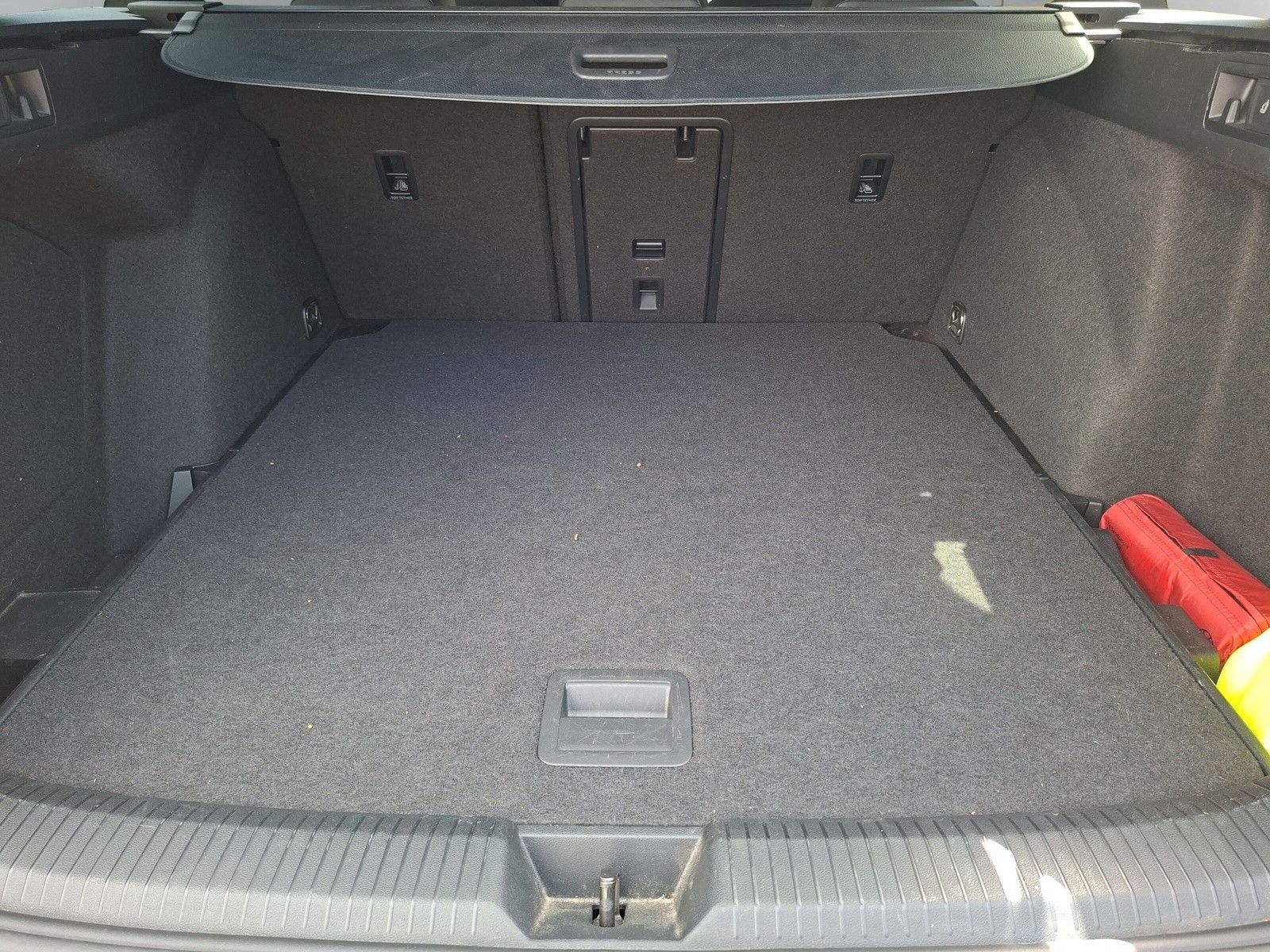 Fahrzeugabbildung Volkswagen Golf VIII Variant 1.5 eTSI DSG R-Line 17"Kamera
