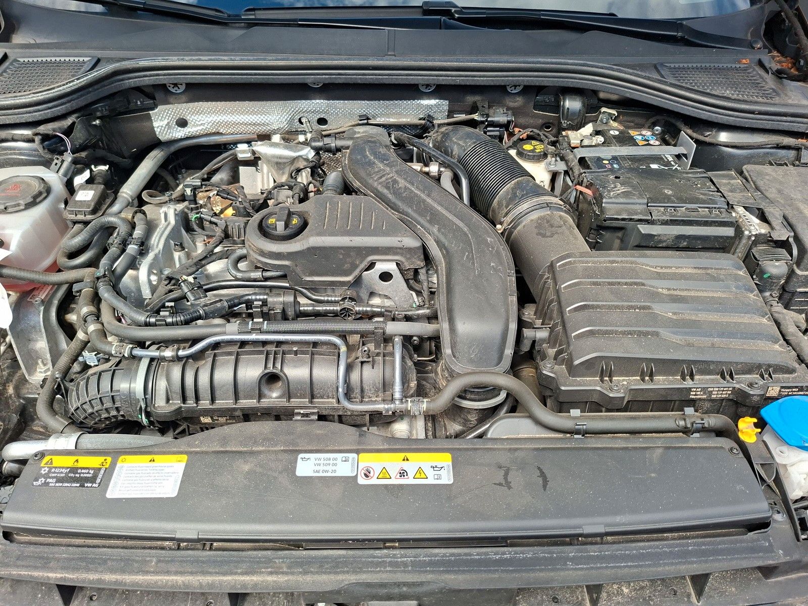 Fahrzeugabbildung Volkswagen Golf VIII Variant 1.5 eTSI DSG R-Line 17"Kamera