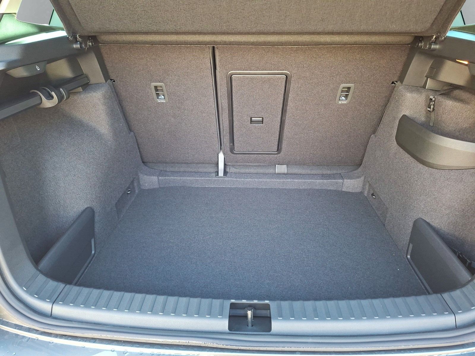Fahrzeugabbildung SKODA Karoq Selection 2.0TDI 4x4 AHK ACC Navi Kamera