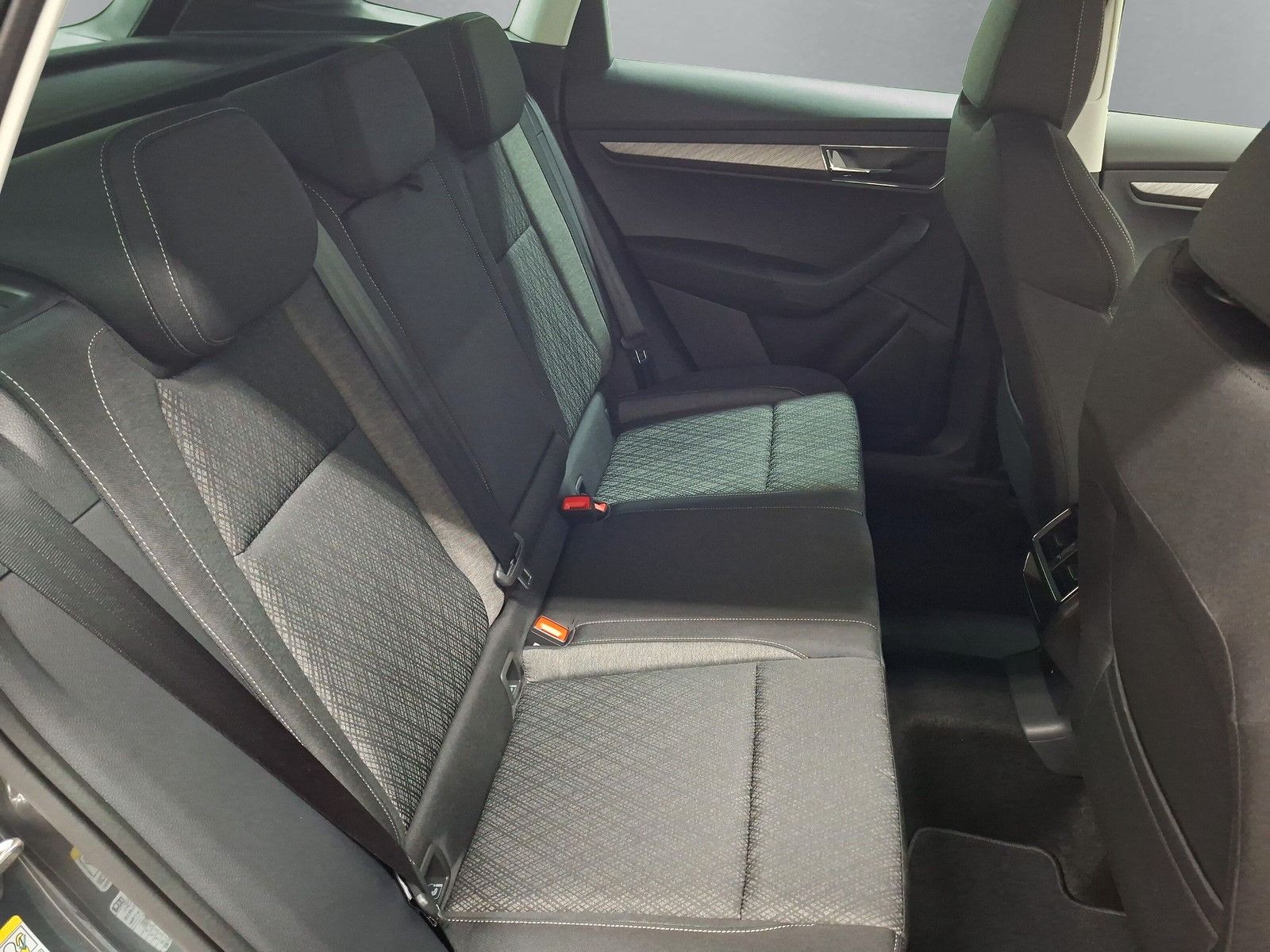 Fahrzeugabbildung SKODA Karoq Selection 2.0TDI 4x4 AHK ACC Navi Kamera
