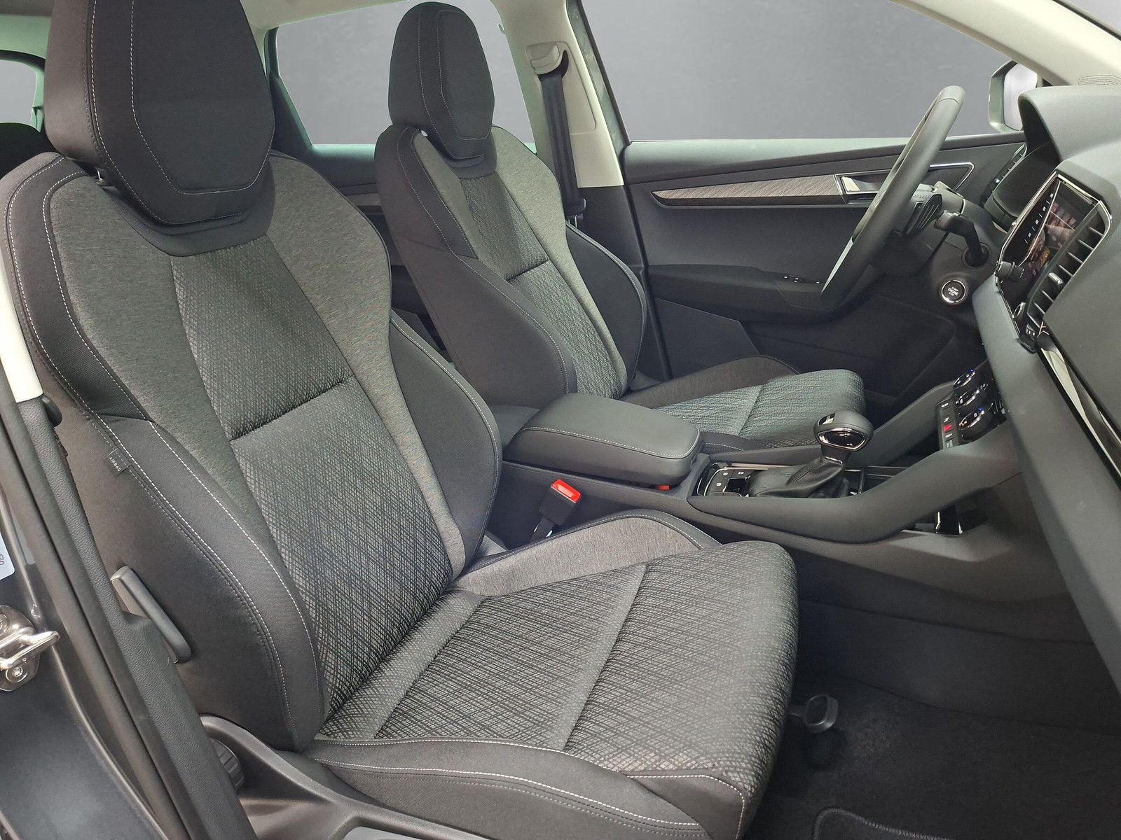 Fahrzeugabbildung SKODA Karoq Selection 2.0TDI 4x4 AHK ACC Navi Kamera