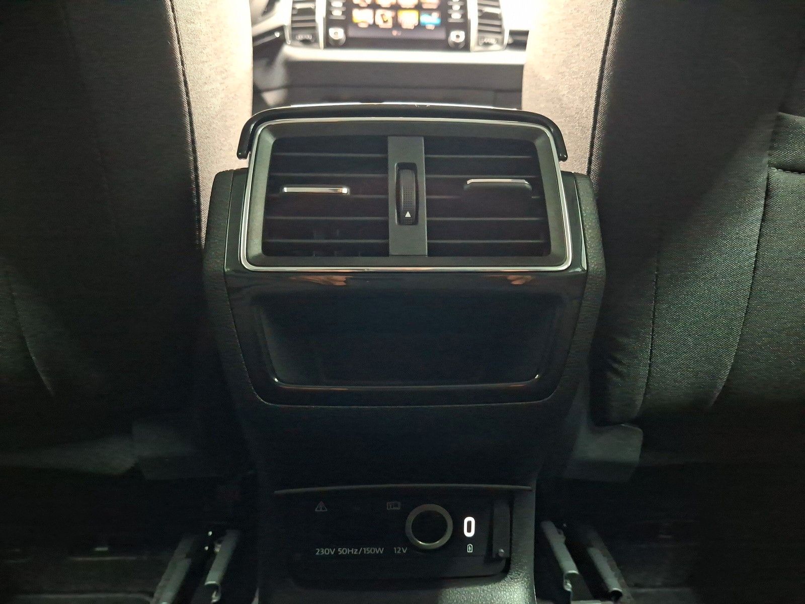 Fahrzeugabbildung SKODA Karoq Selection 2.0TDI 4x4 AHK ACC Navi Kamera