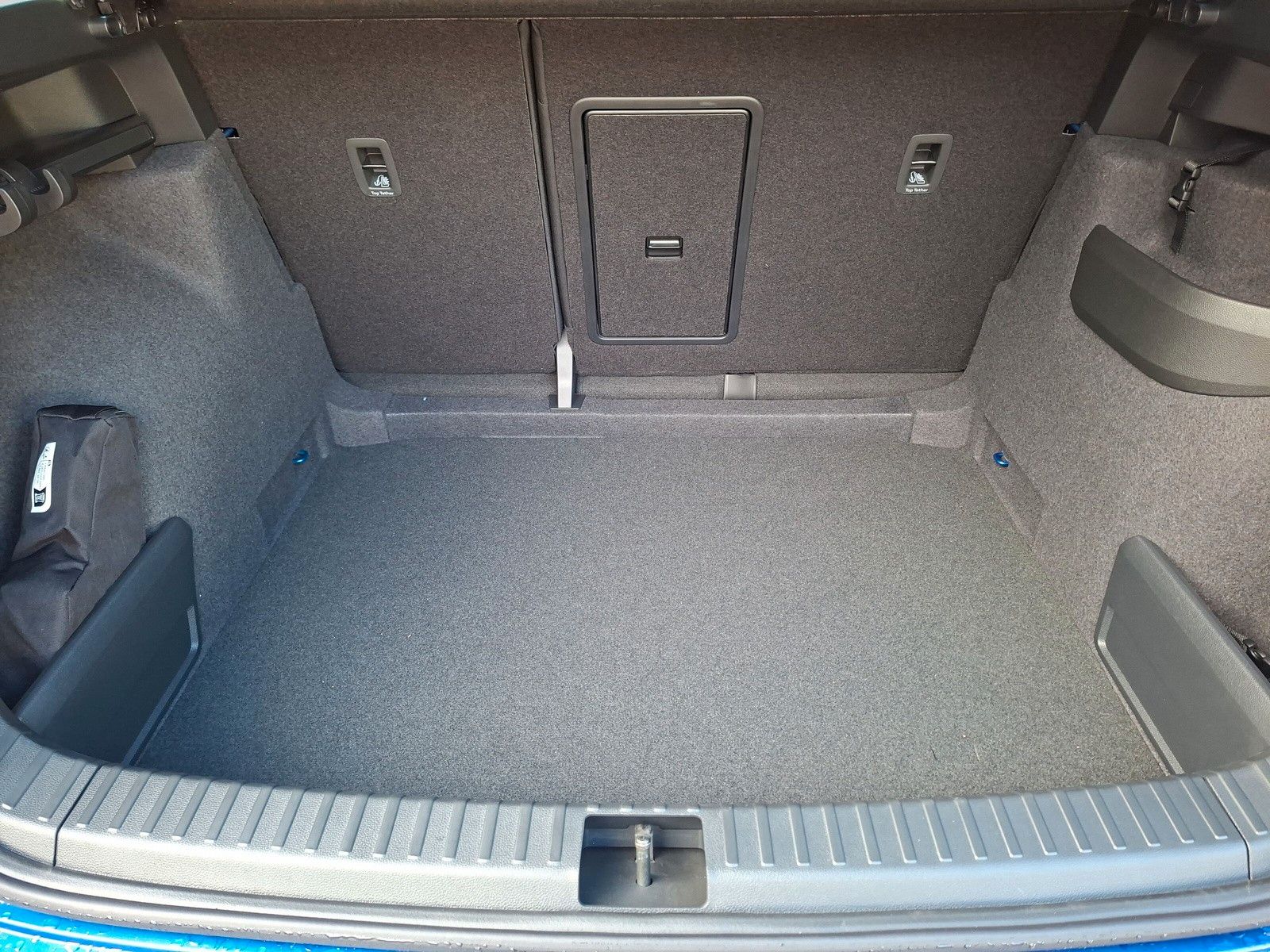 Fahrzeugabbildung SKODA Karoq Selection 2.0TDI 4x4 AHK ACC Navi Kamera