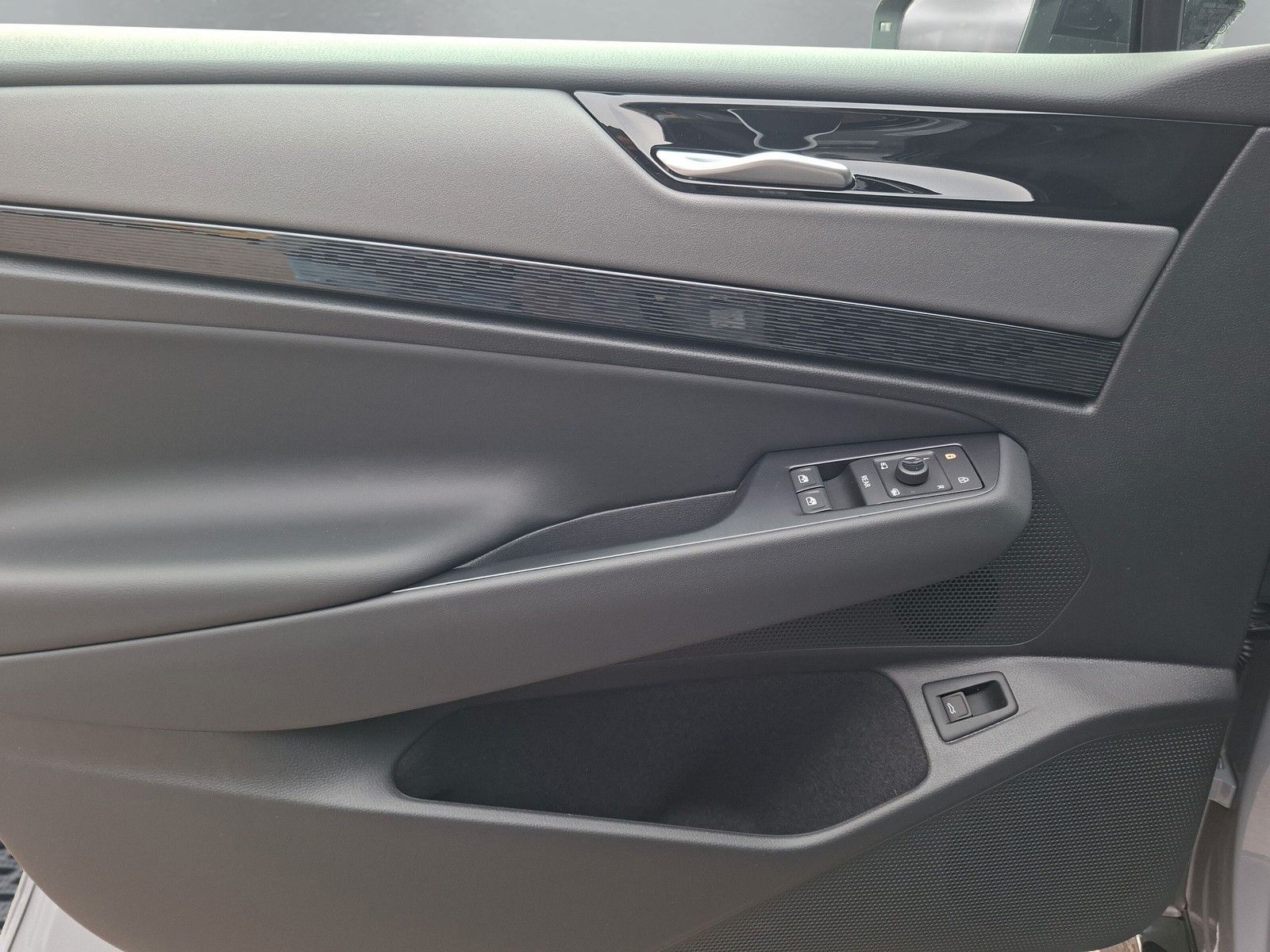 Fahrzeugabbildung Volkswagen ID.7 Tourer Pro 82KW Wärmepumpe 19"AHK Headup