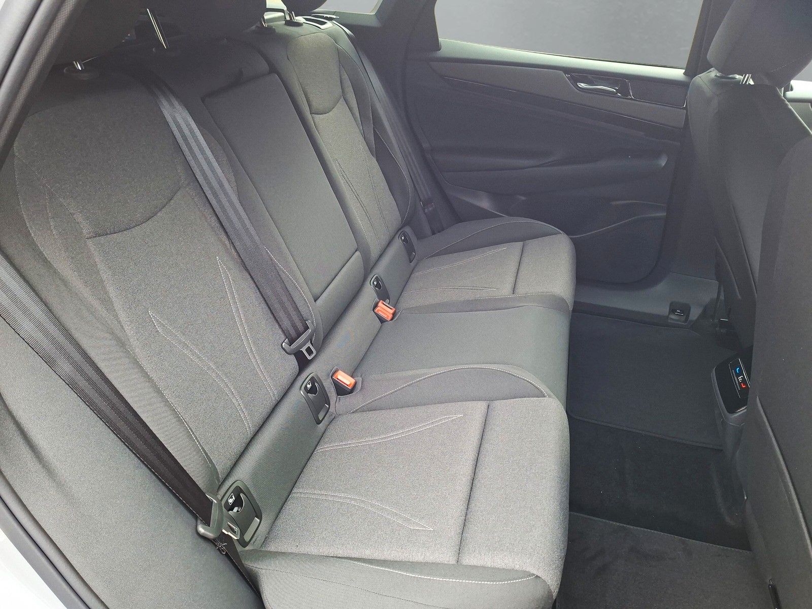 Fahrzeugabbildung Volkswagen ID.7 Tourer Pro 82KW Wärmepumpe 19"AHK Headup