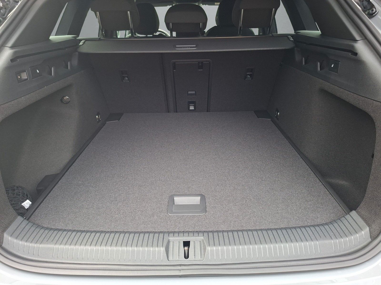 Fahrzeugabbildung Volkswagen ID.7 Tourer Pro 82KW Wärmepumpe 19"AHK Headup