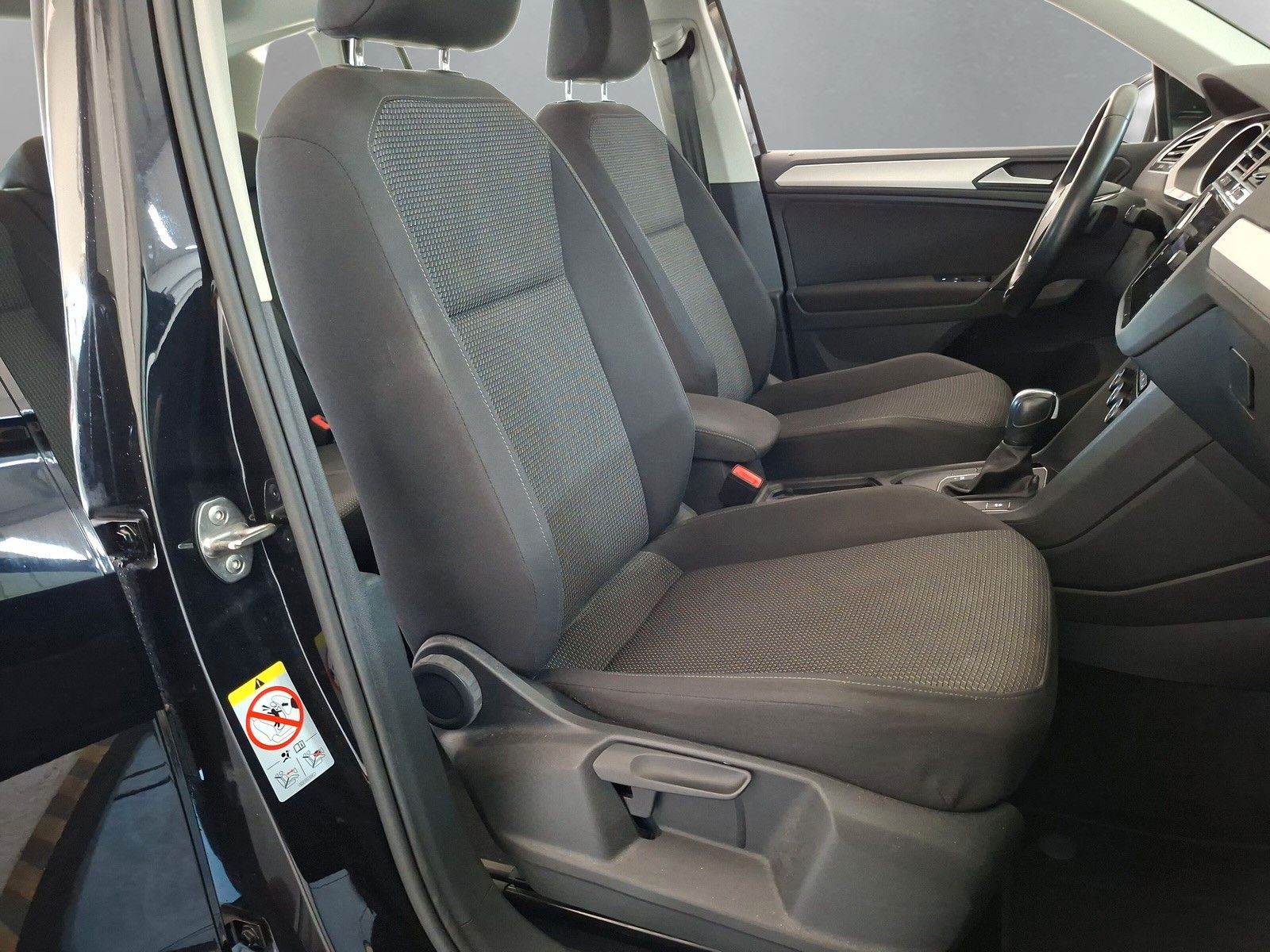 Fahrzeugabbildung Volkswagen Tiguan 1.5 TSI DSG Navi Sitzh.Klimautom.