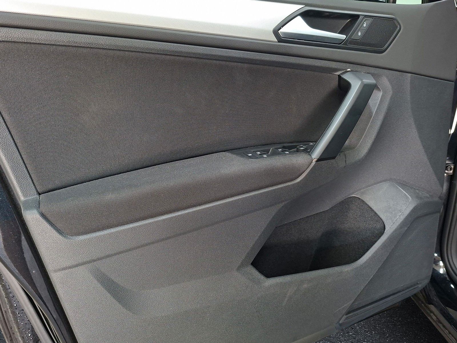 Fahrzeugabbildung Volkswagen Tiguan 1.5 TSI DSG Navi Sitzh.Klimautom.