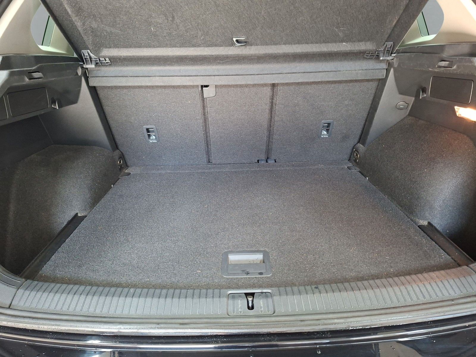 Fahrzeugabbildung Volkswagen Tiguan 1.5 TSI DSG Navi Sitzh.Klimautom.