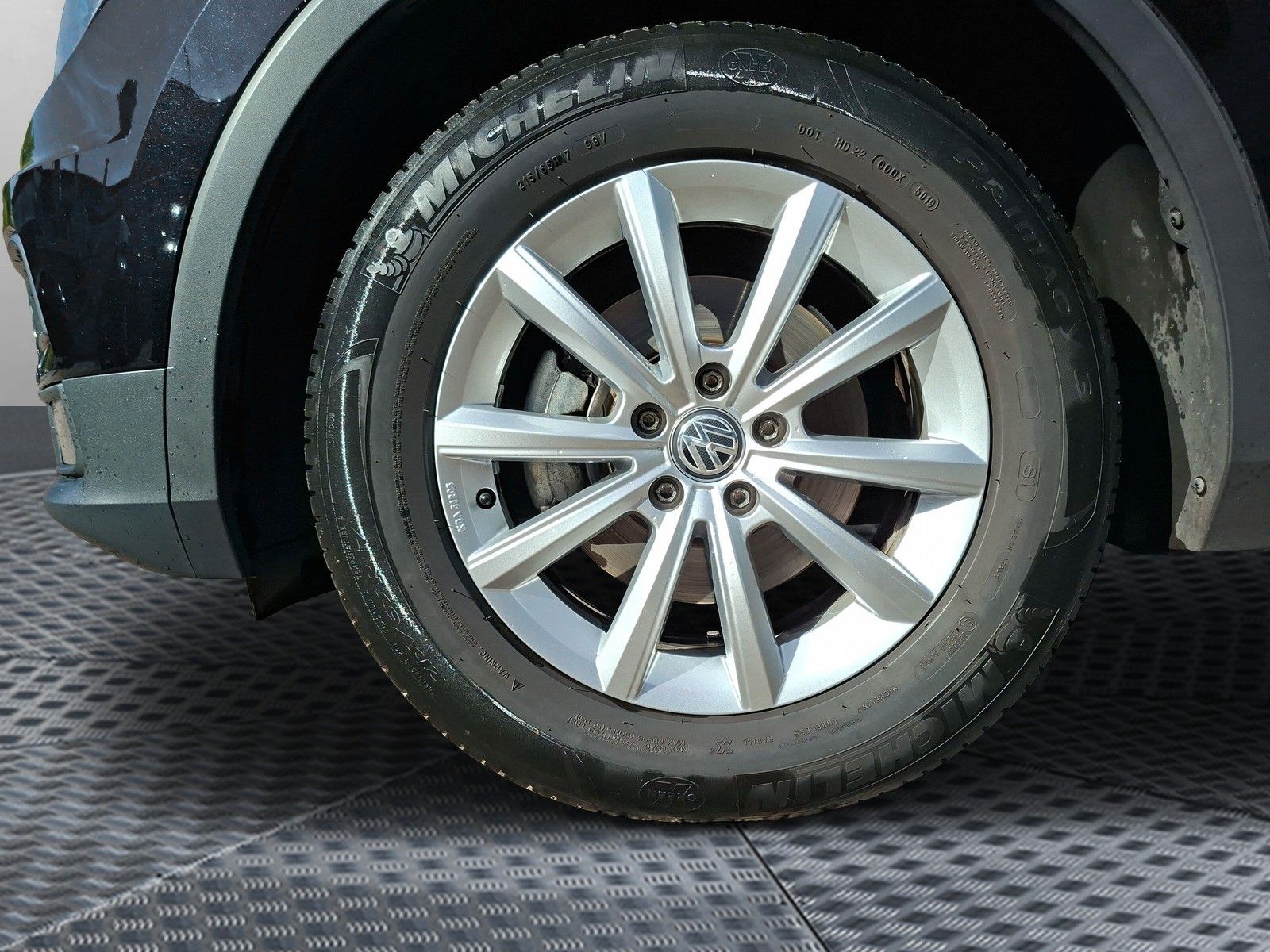 Fahrzeugabbildung Volkswagen Tiguan 1.5 TSI DSG Navi Sitzh.Klimautom.