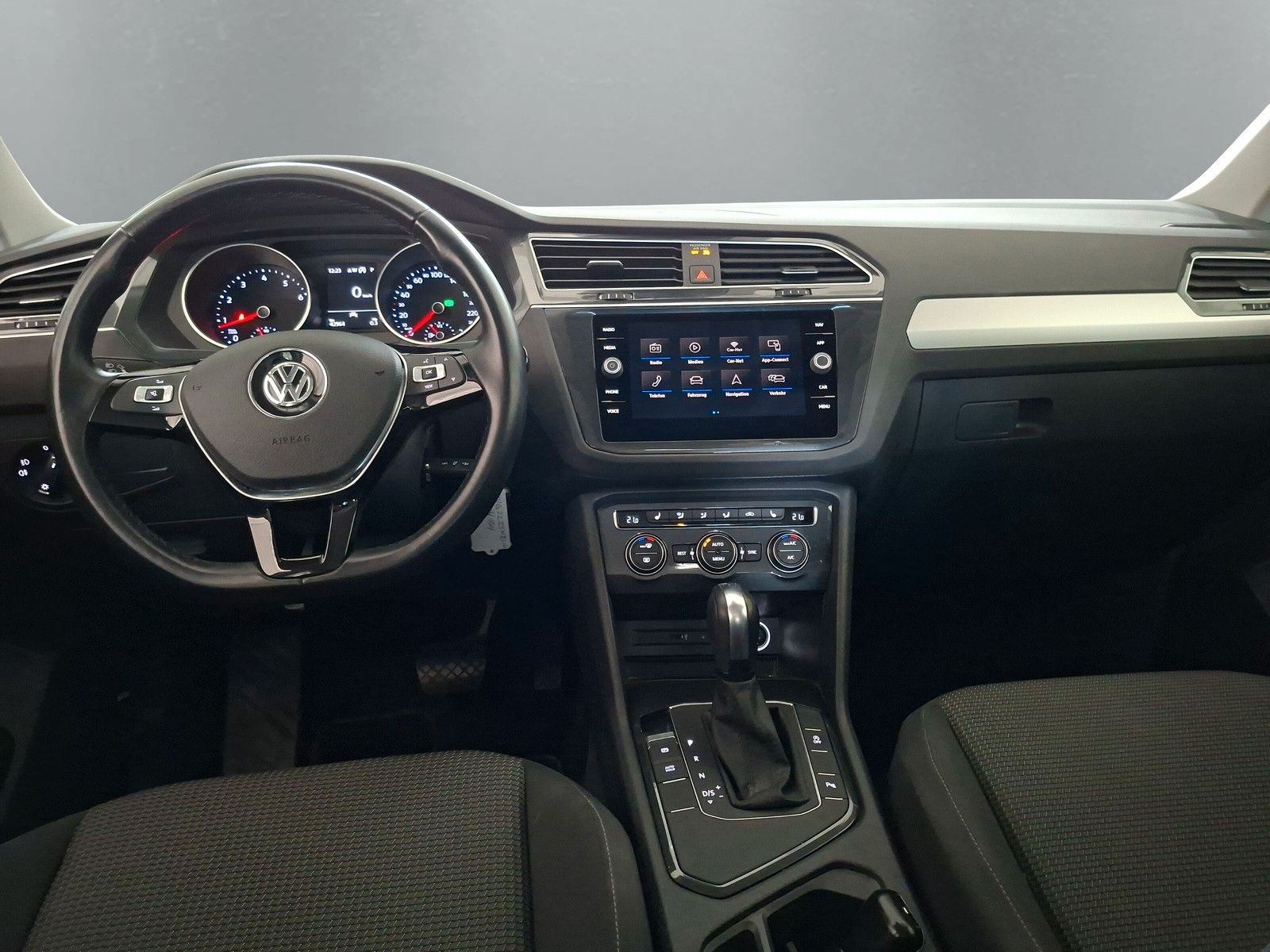 Fahrzeugabbildung Volkswagen Tiguan 1.5 TSI DSG Navi Sitzh.Klimautom.