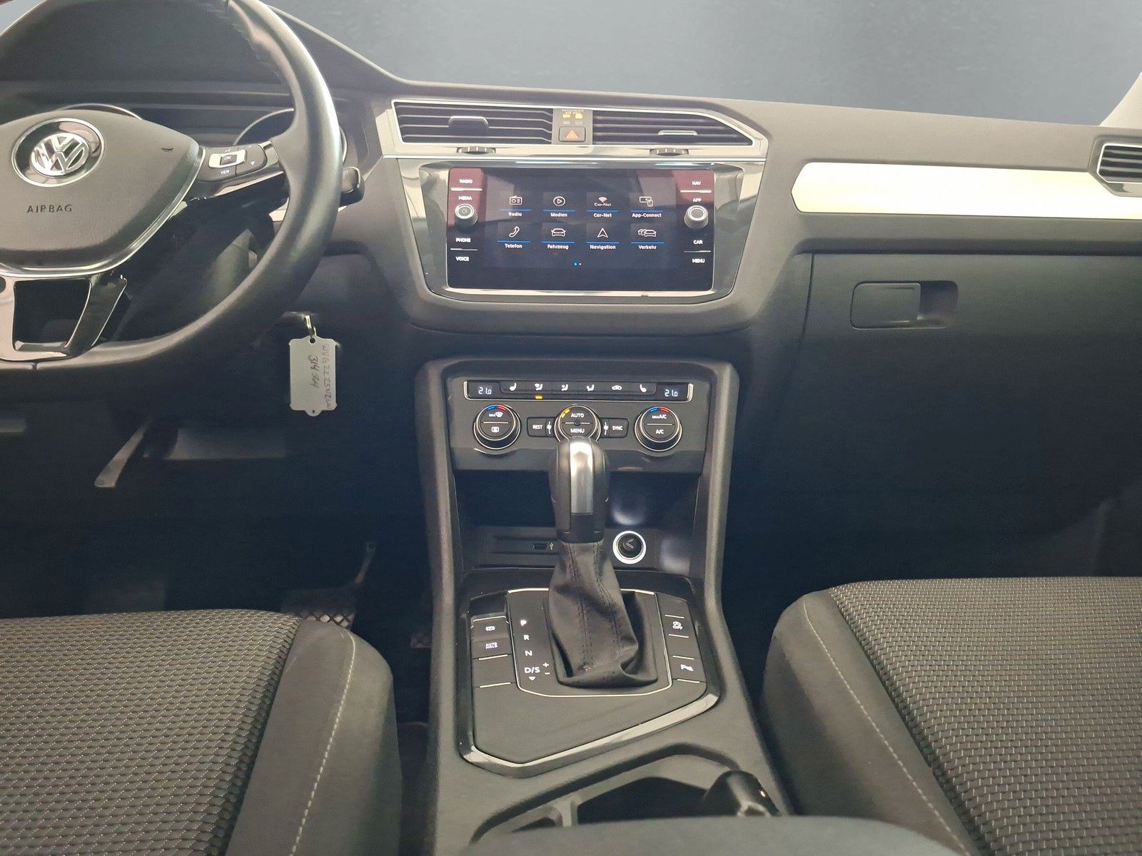 Fahrzeugabbildung Volkswagen Tiguan 1.5 TSI DSG Navi Sitzh.Klimautom.