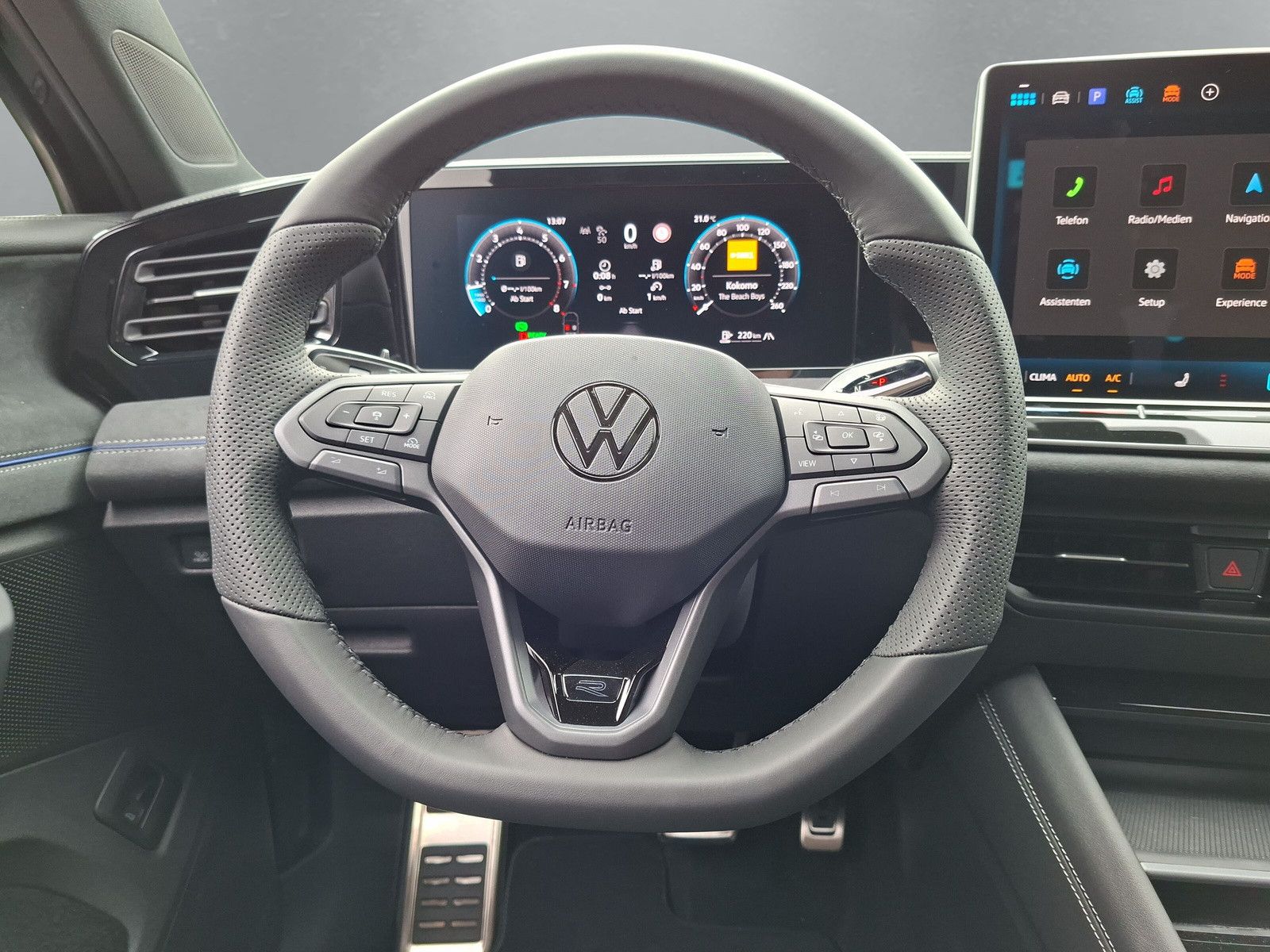 Fahrzeugabbildung Volkswagen Tiguan 1.5eTSI R-Line Pano IQMatrix AHK Headup