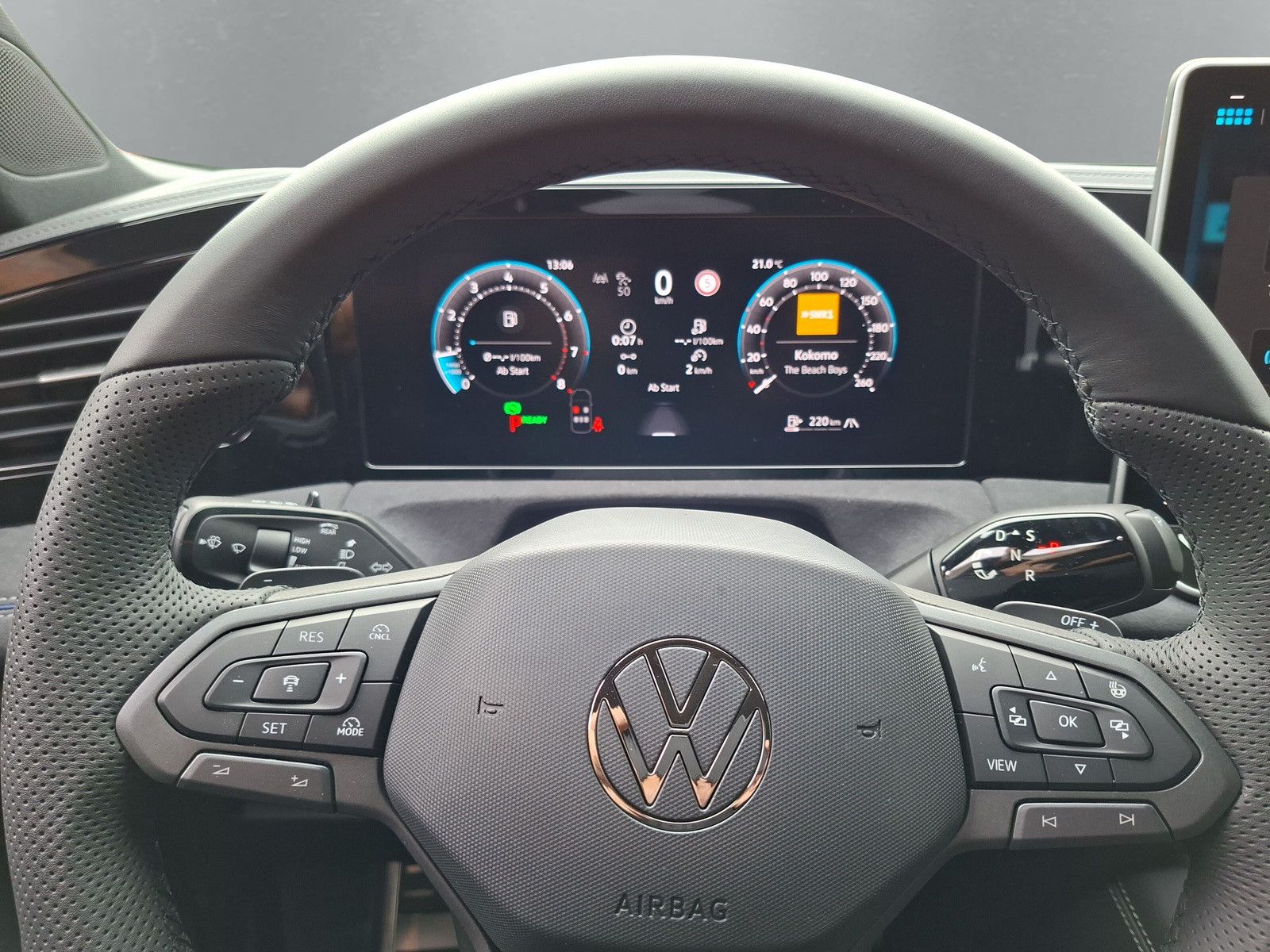 Fahrzeugabbildung Volkswagen Tiguan 1.5eTSI R-Line Pano IQMatrix AHK Headup