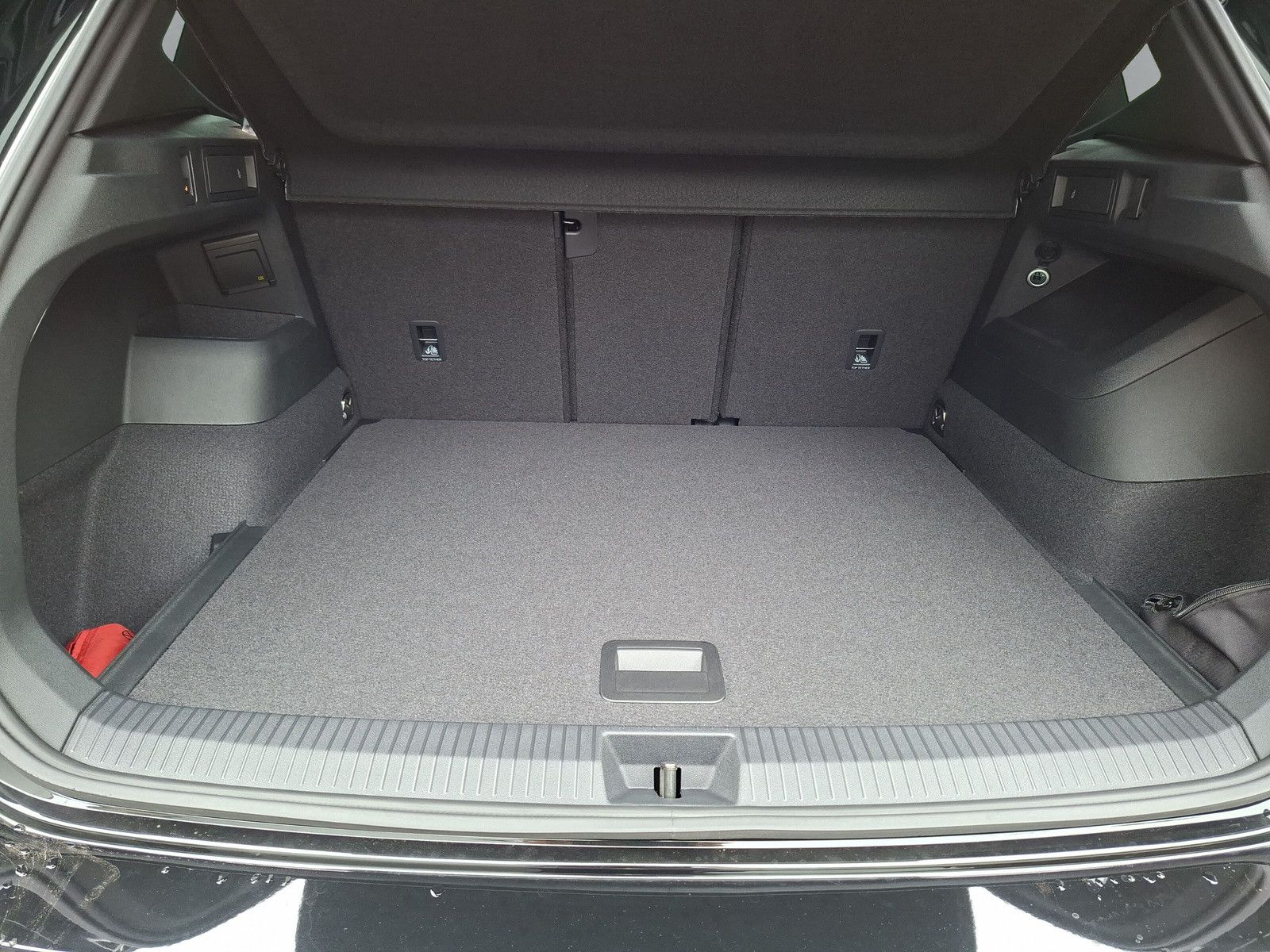 Fahrzeugabbildung Volkswagen Tiguan 1.5eTSI R-Line Pano IQMatrix AHK Headup