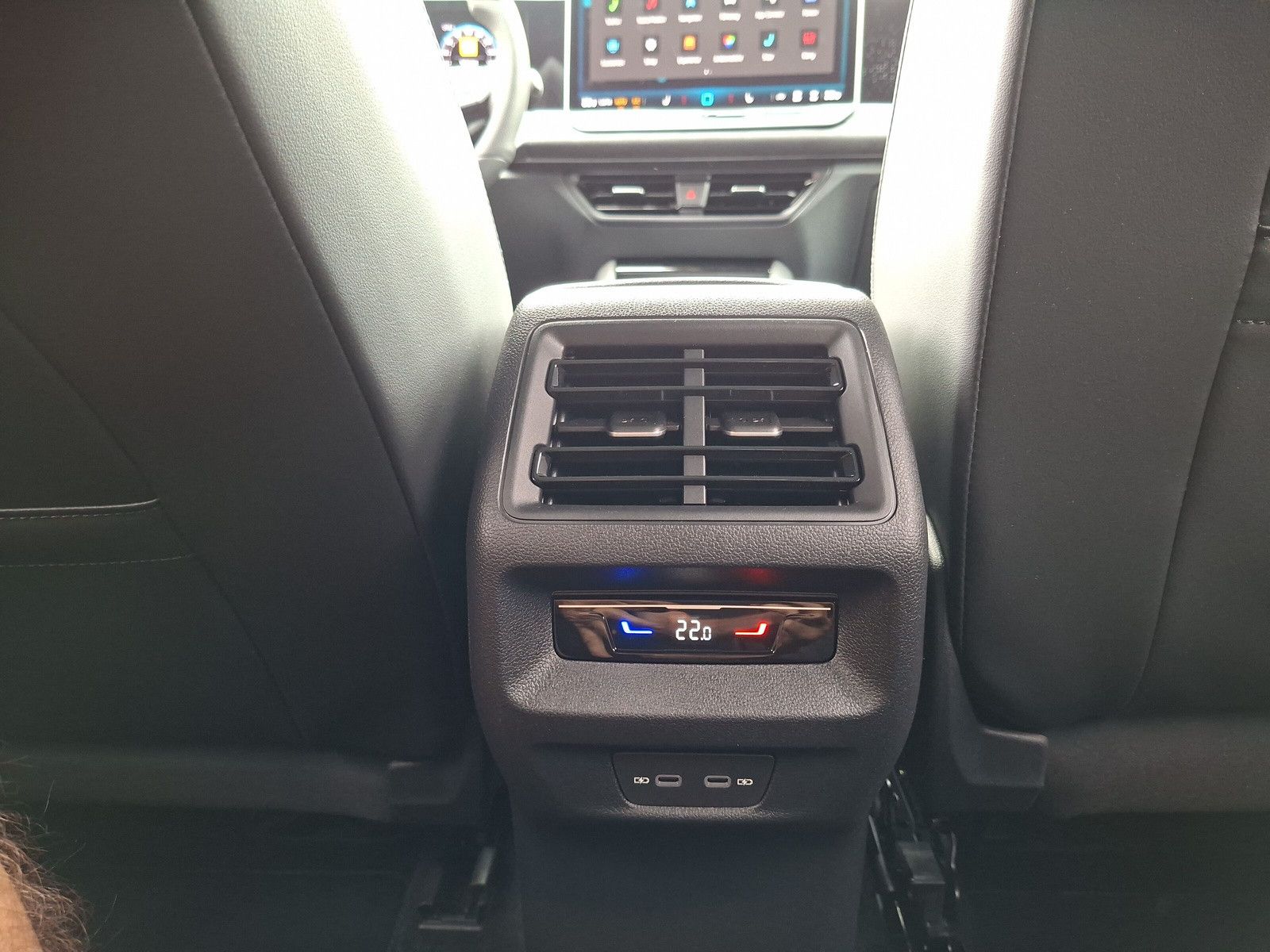 Fahrzeugabbildung Volkswagen Tiguan 1.5eTSI R-Line Pano IQMatrix AHK Headup