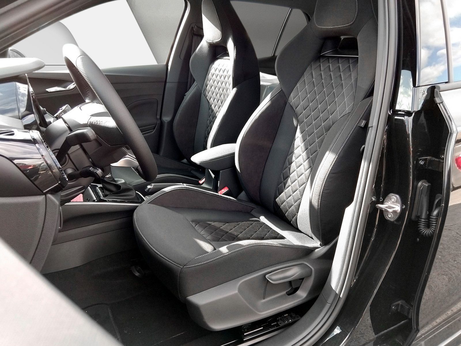 Fahrzeugabbildung SKODA Fabia 1.5TSI DSG Monte Carlo ACC heiz WSS Kamera