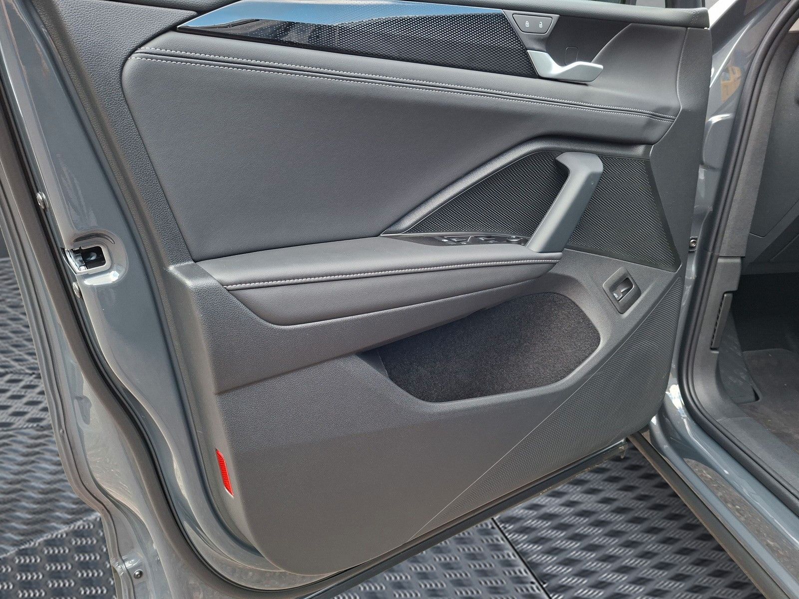 Fahrzeugabbildung Volkswagen Tiguan 1.5 TSI Plug-In-Hybrid AHK DCC Förderung